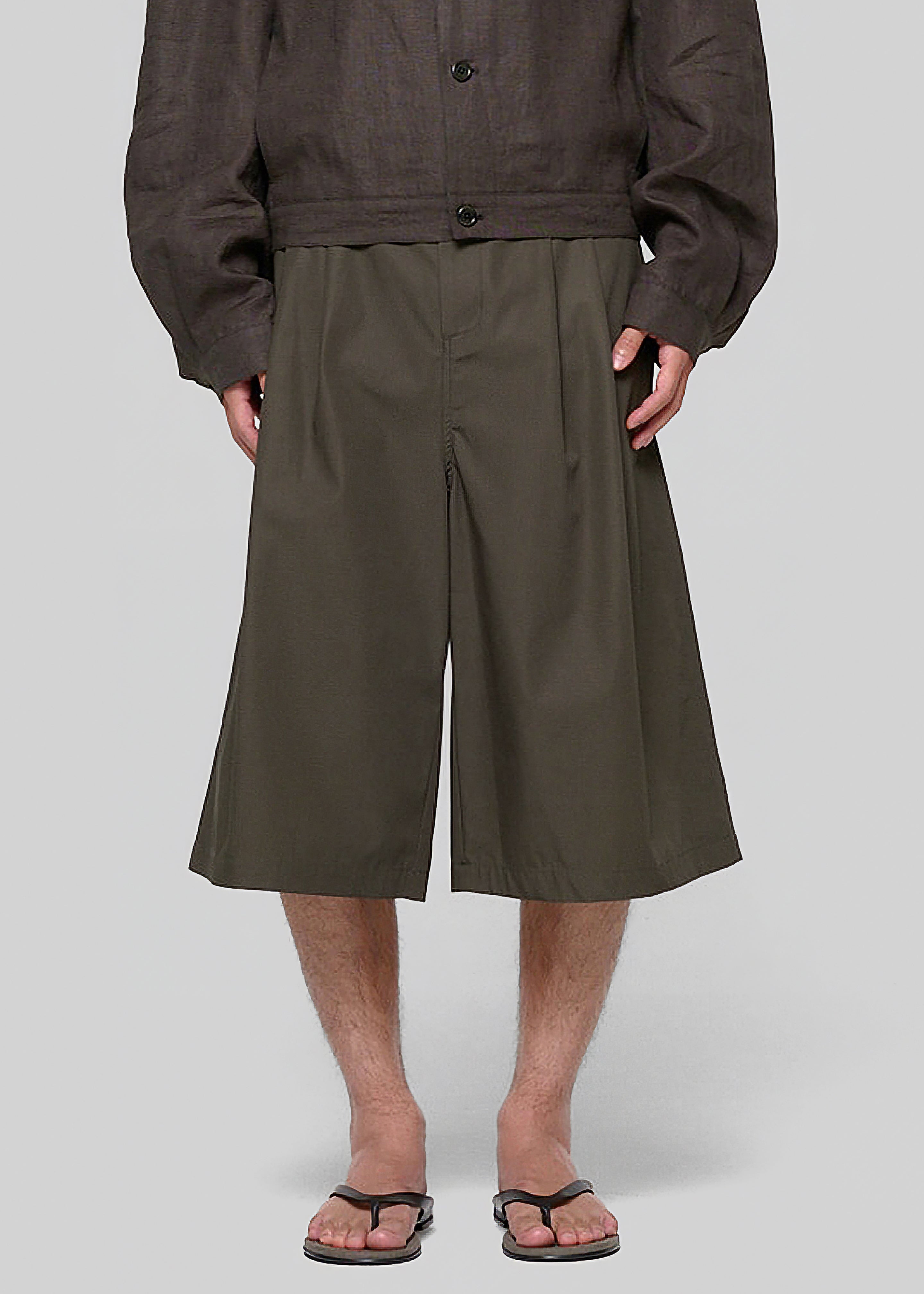 AMOMENTO-TWO-TUCK-WIDE-SHORTS-