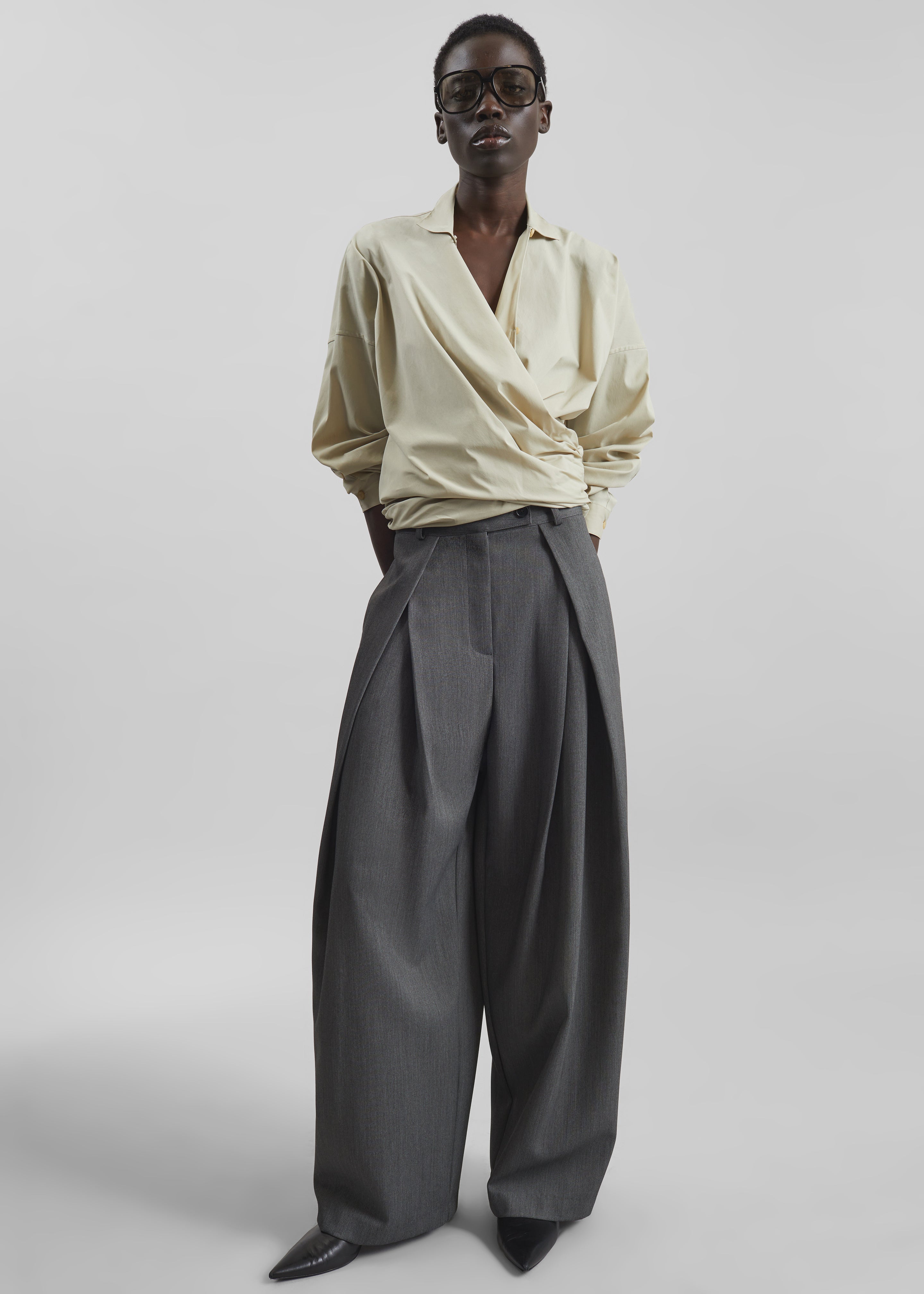 Avray Pleated Trousers - Grey – The Frankie Shop