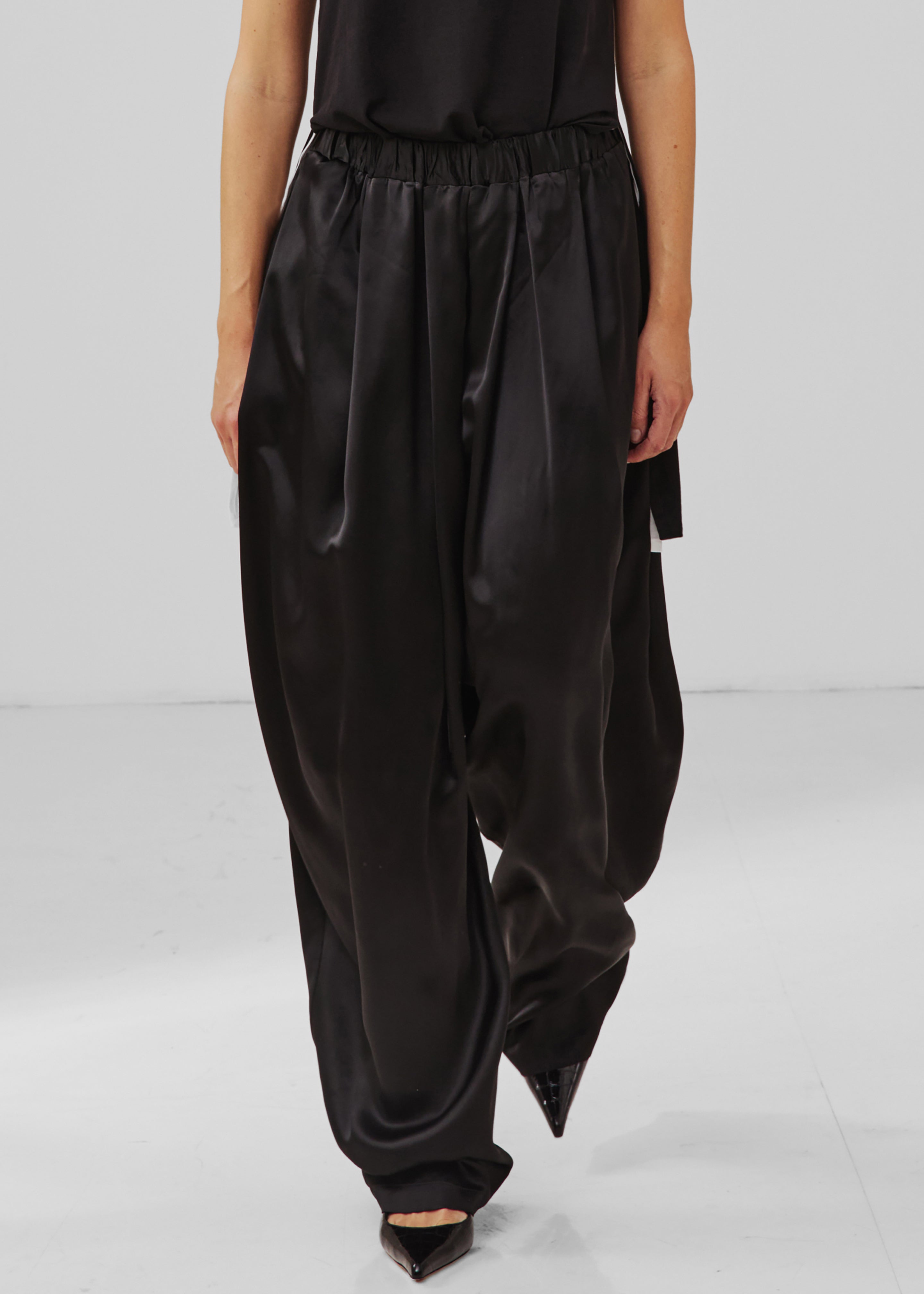 【完売品】Bruna pants set up black ボトムスのみ Darkpark Simona Balloon Pants - Black – The Frankie Shop