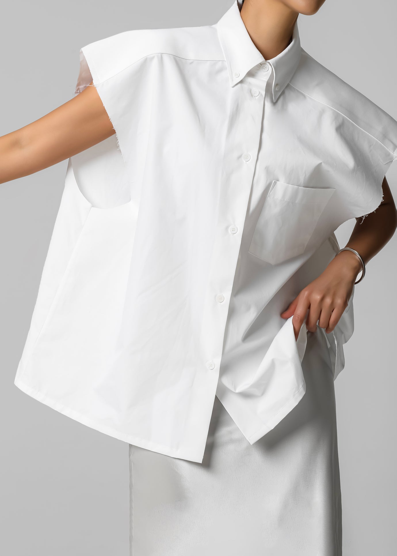 Rae Sleeveless Button Down Shirt - White