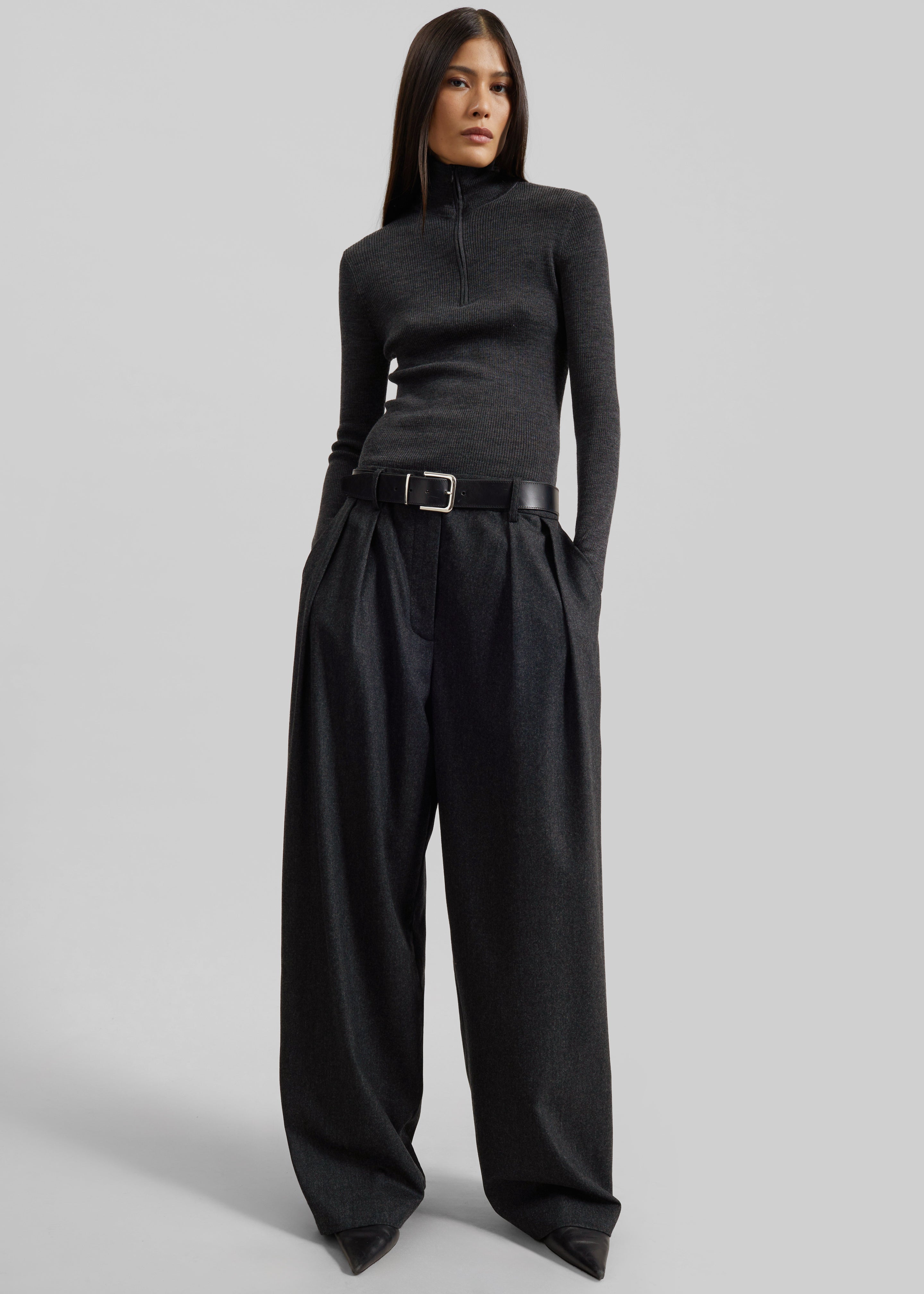 +(Plūs) Wide two-pleat trousers Dark gra Ripley Flannel Pleated Trousers - Dark Grey – The Frankie Shop