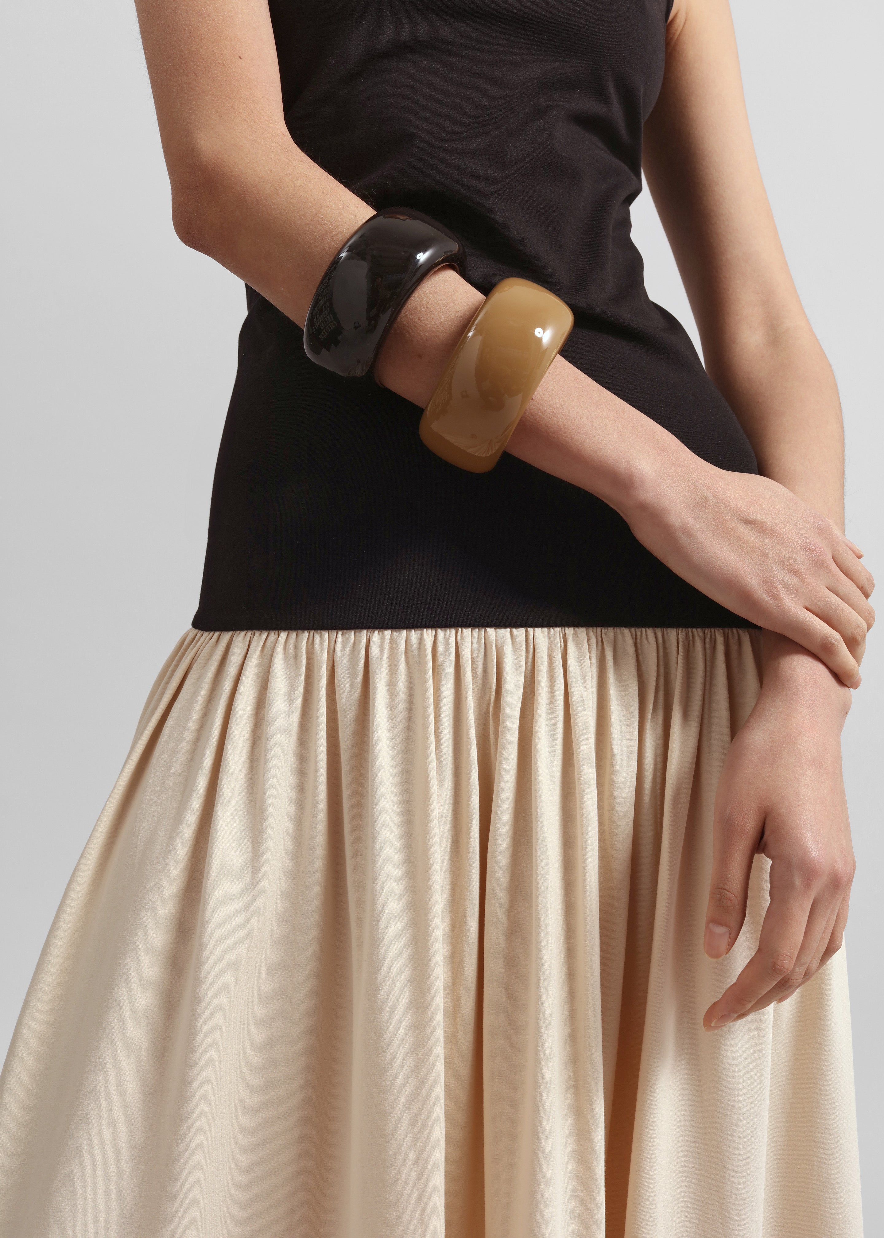 TFS Glossy Bangle - Camel – The Frankie Shop