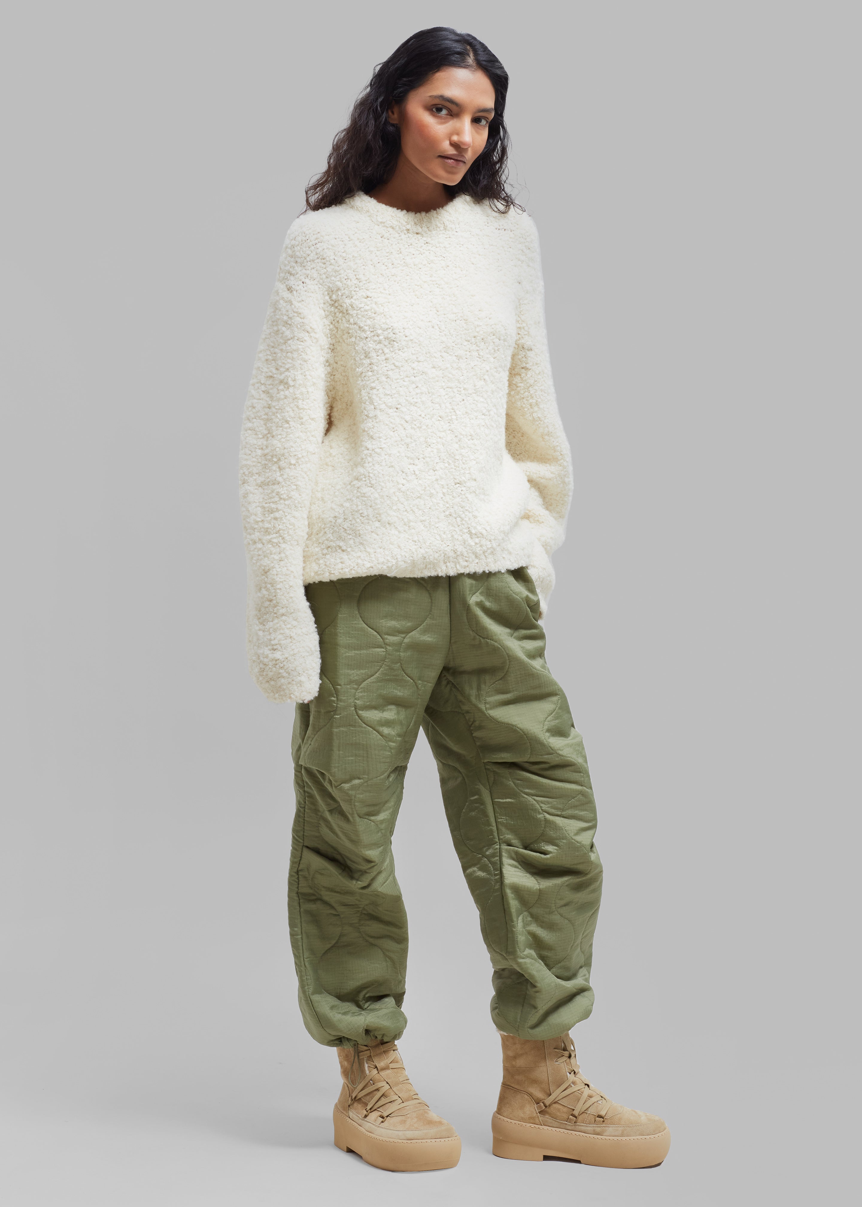 http://thefrankieshop.com/cdn/shop/products/DustineQuiltedJoggers-Olive-Shaanti-23810.jpg?v=1672607929