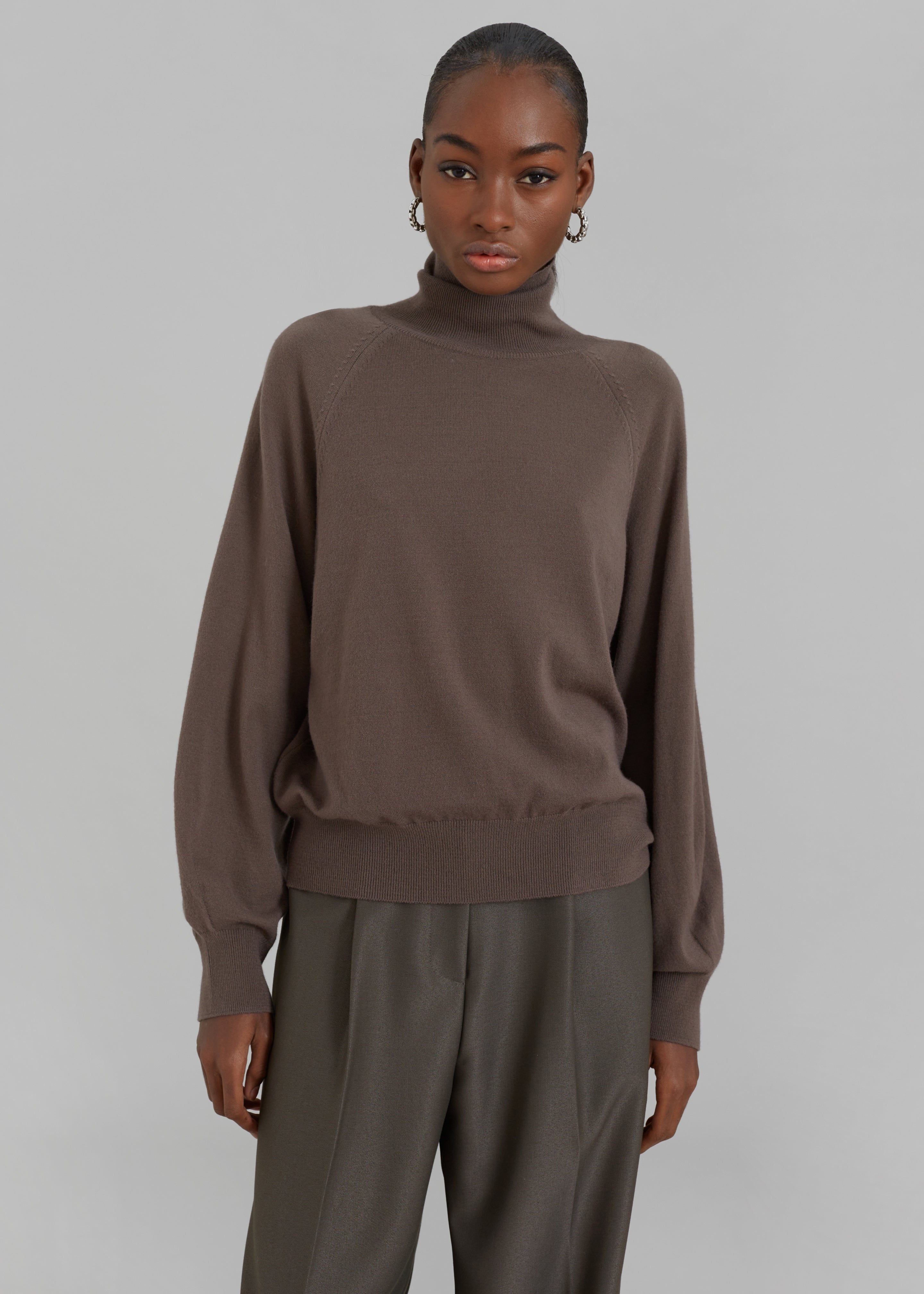 Variel Turtleneck Sweater - Brown