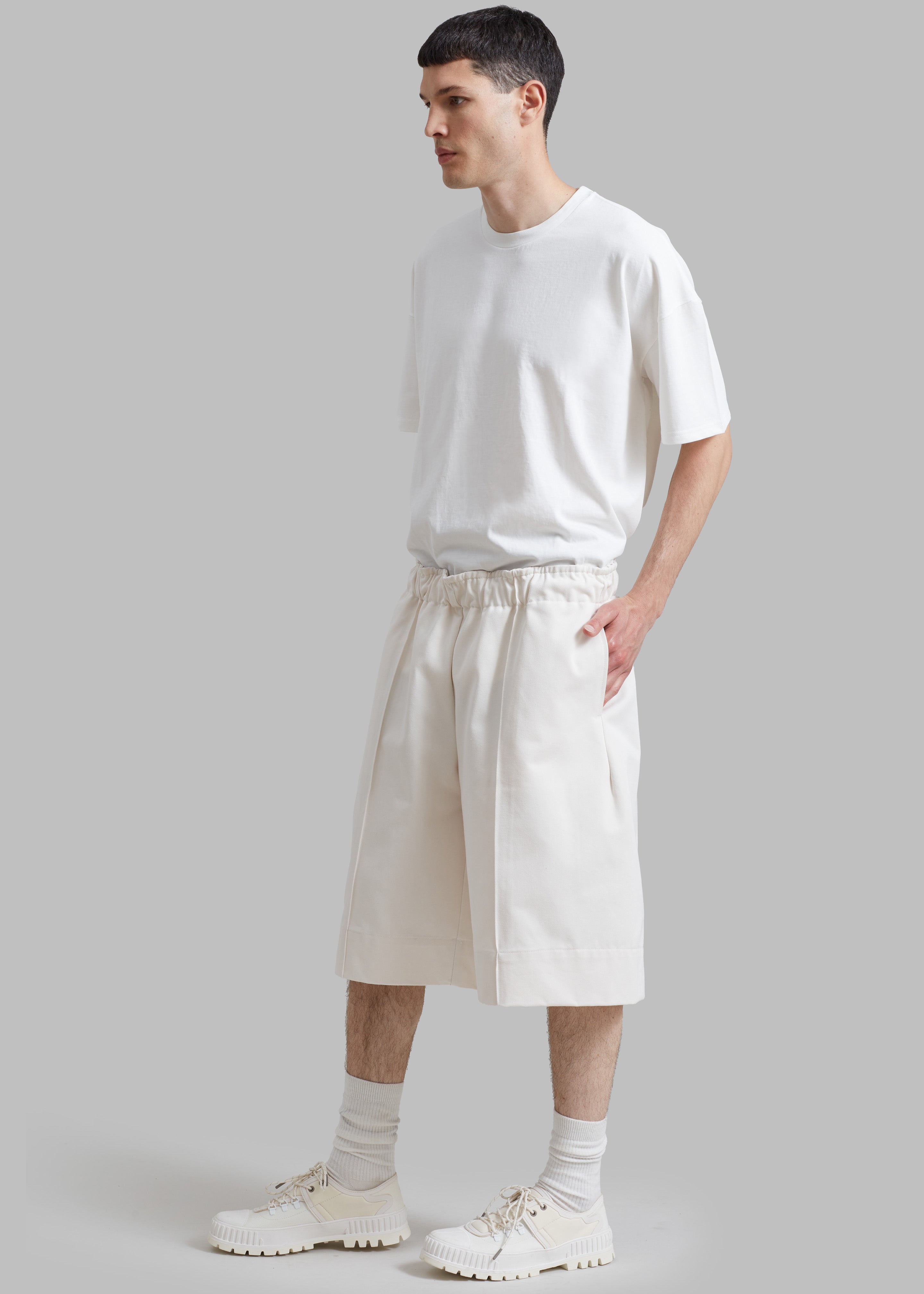 Adan Bermuda Shorts - Cream - 6