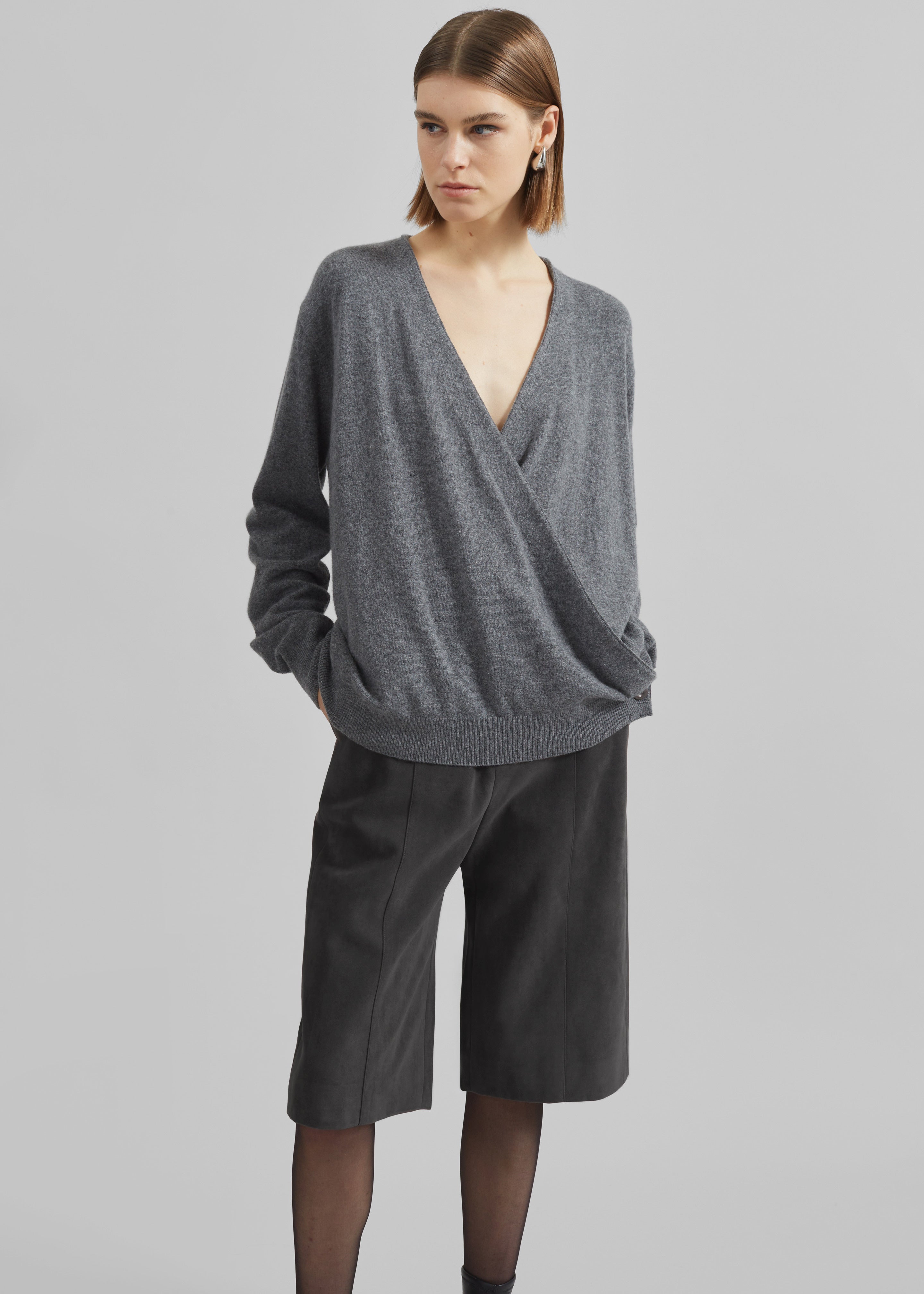 ACCORDION V-PULLOVER ニット　グレー Albi Wrap Cardigan - Grey – The Frankie Shop
