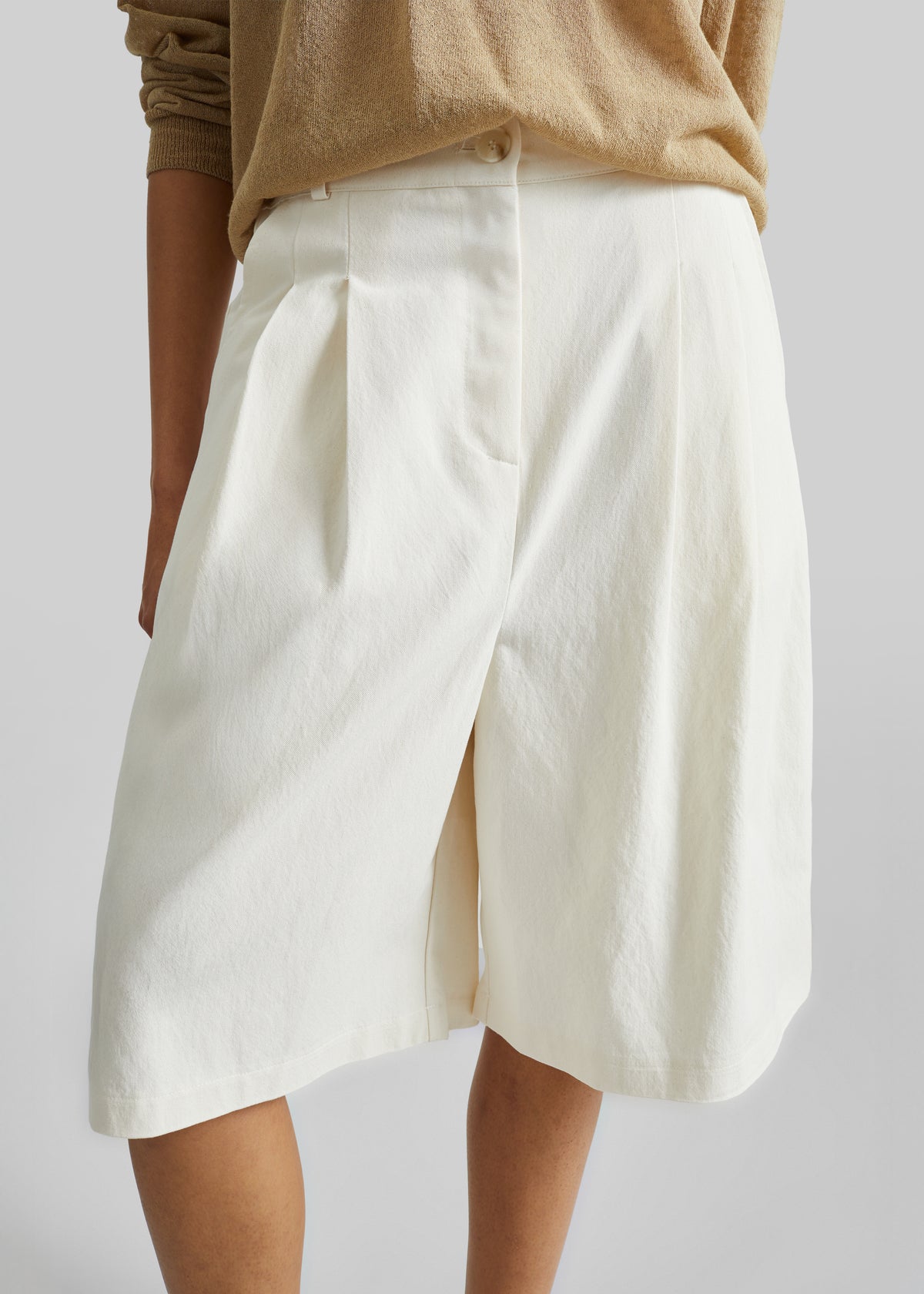 Altea Pleated Bermuda Shorts - Ivory - 3
