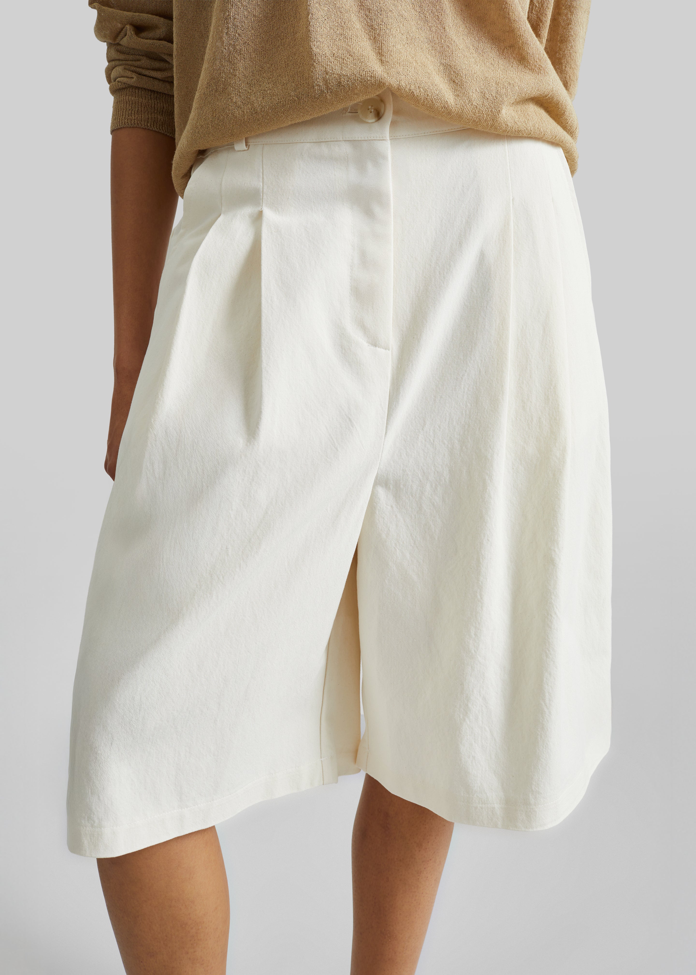 Altea Pleated Bermuda Shorts - Ivory - 3