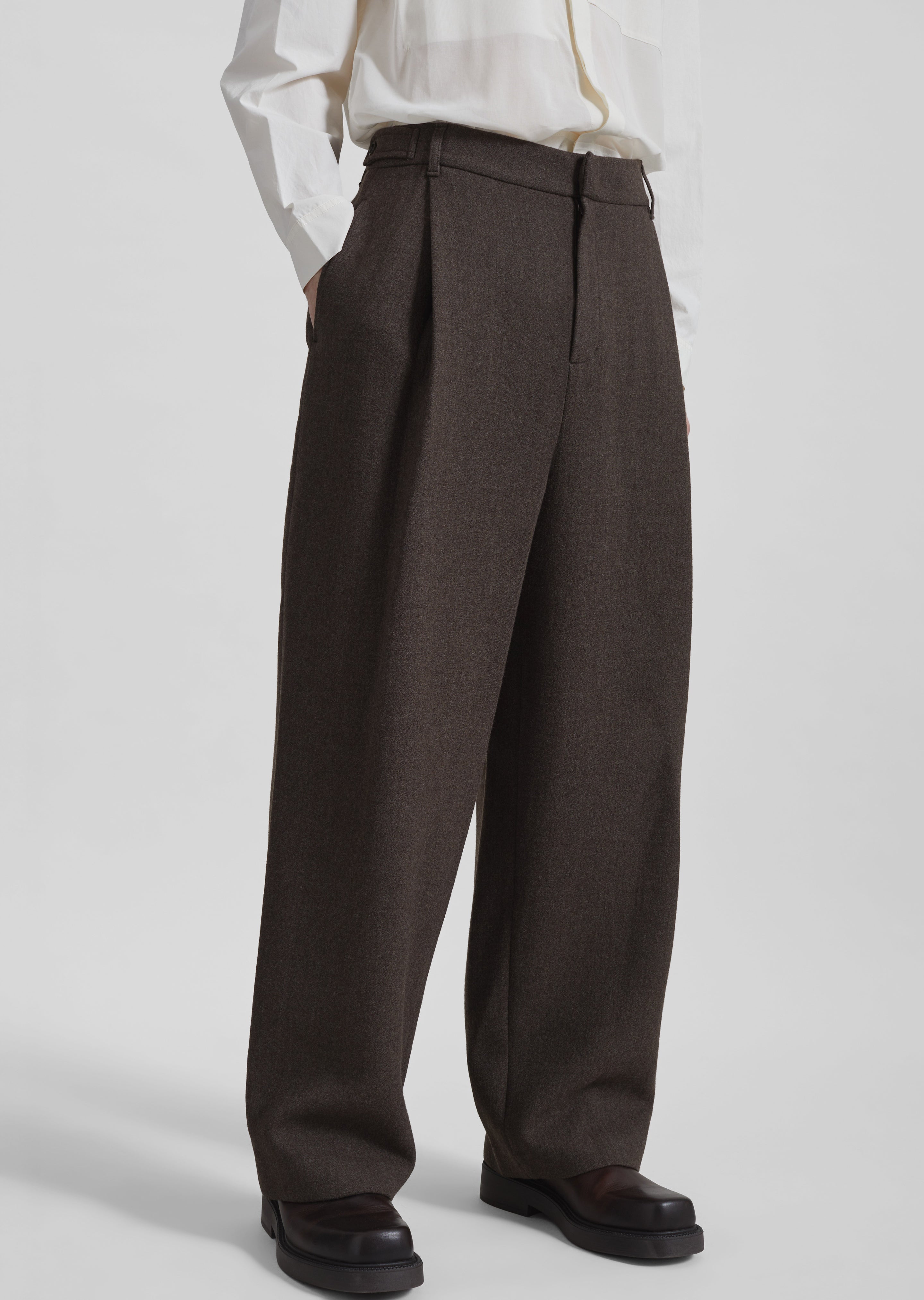 パンツ AMOMENTO Wool Martin Pants Amomento Wool Martin Pants - Brown – The Frankie Shop