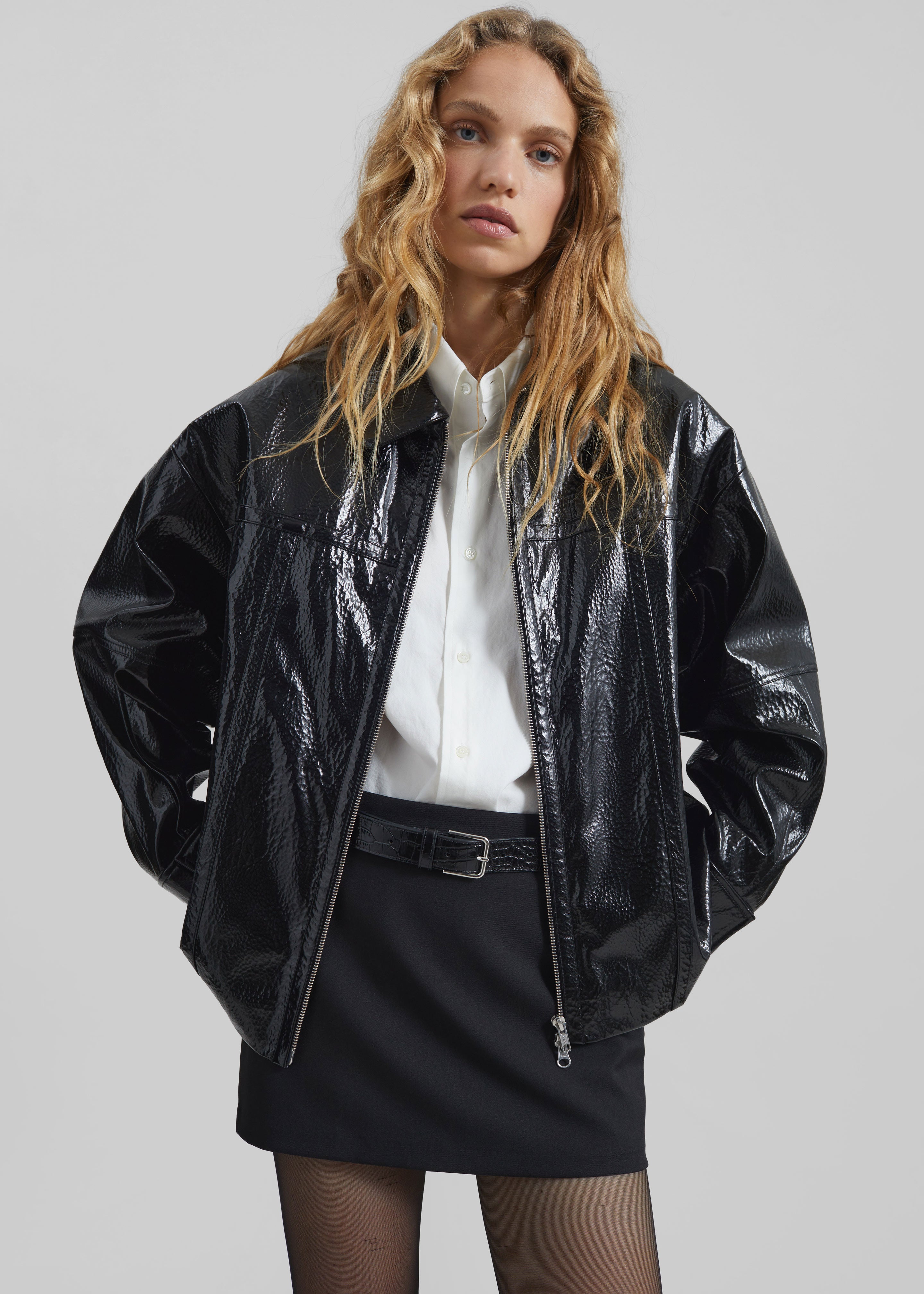 ROUND SHORT FAKE LEATHER JACKET ブラック Ameri（アメリ）の「ROUND SHORT SYNTHETIC LEATHER JACKET（その他