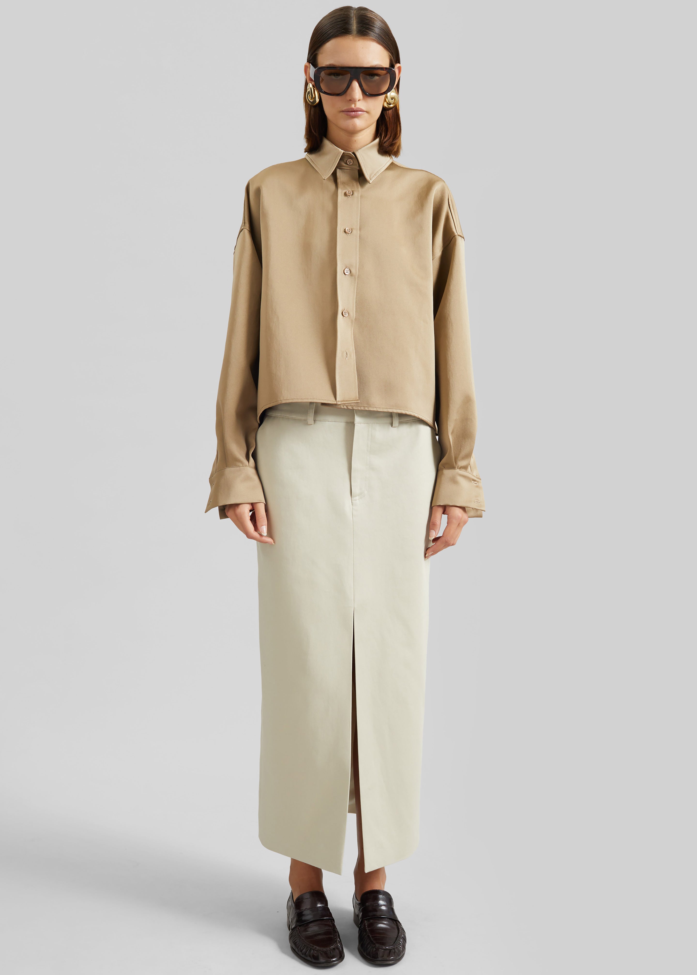 BEIGE, ベイジ 23SS PERSIMMON バンドカラーシャツ 袖フレア Arlen Satin Boxy Shirt - Beige – The Frankie Shop