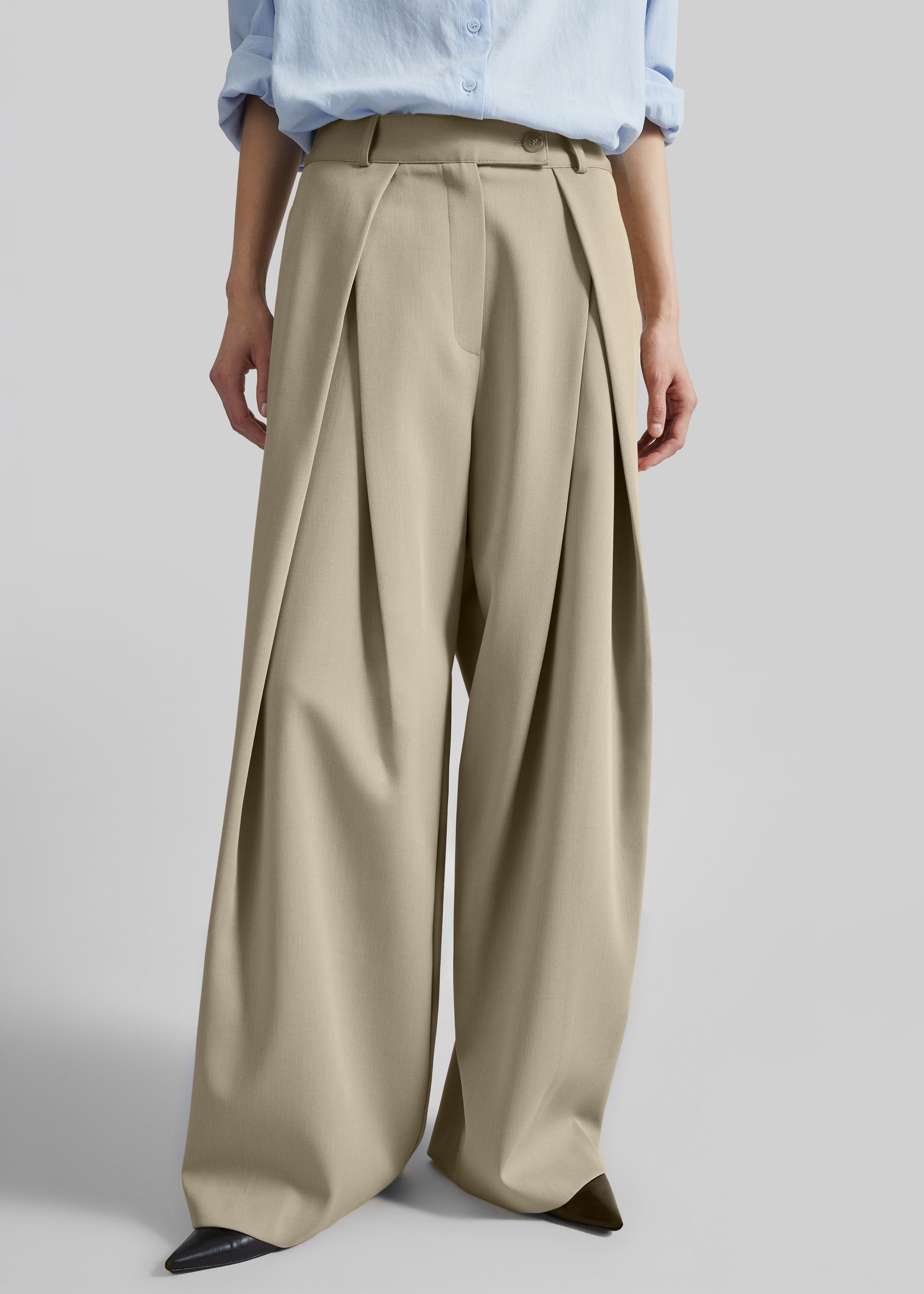 Avray Pleated Trousers - Beige – The Frankie Shop
