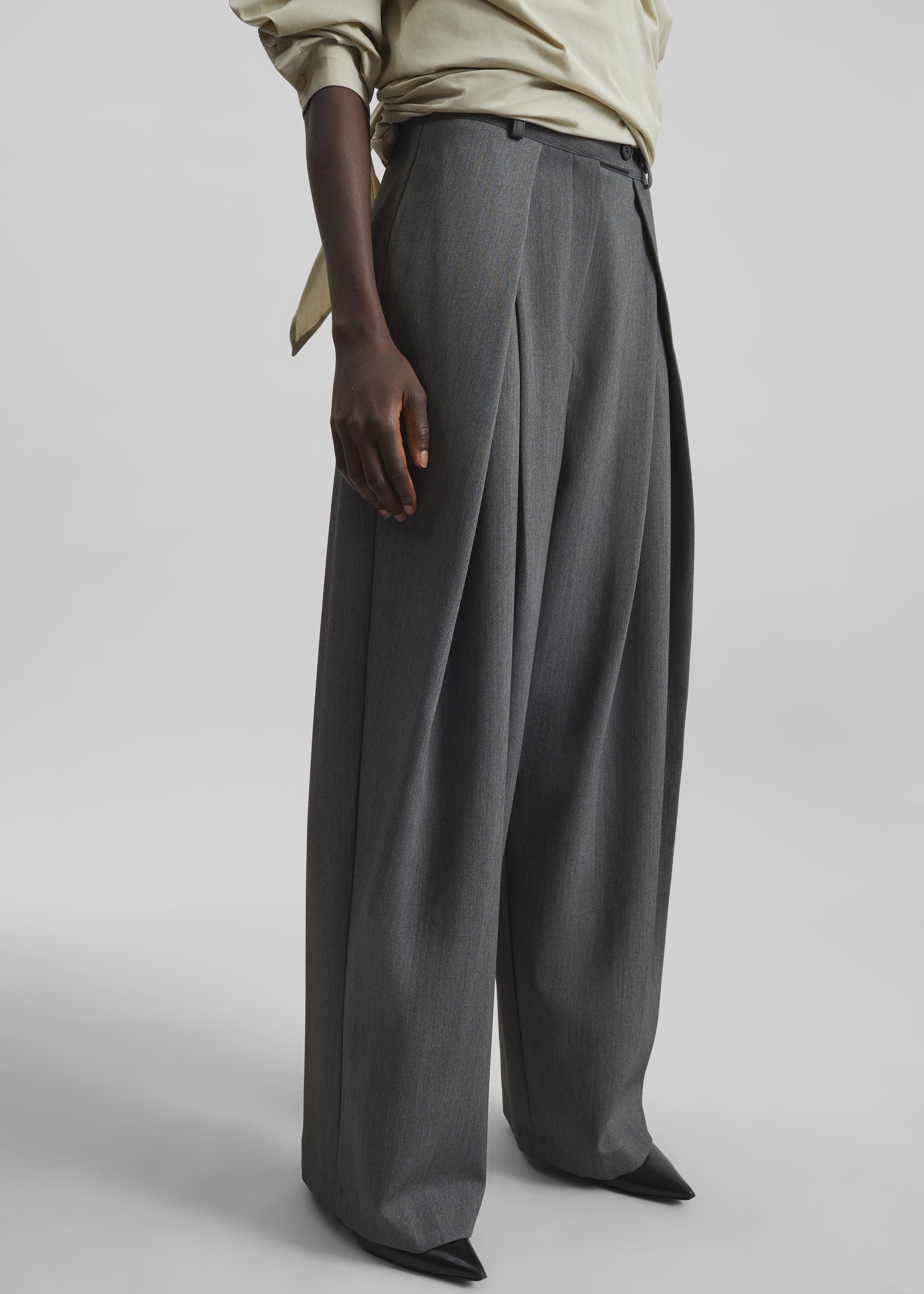 Avray Pleated Trousers - Grey – The Frankie Shop