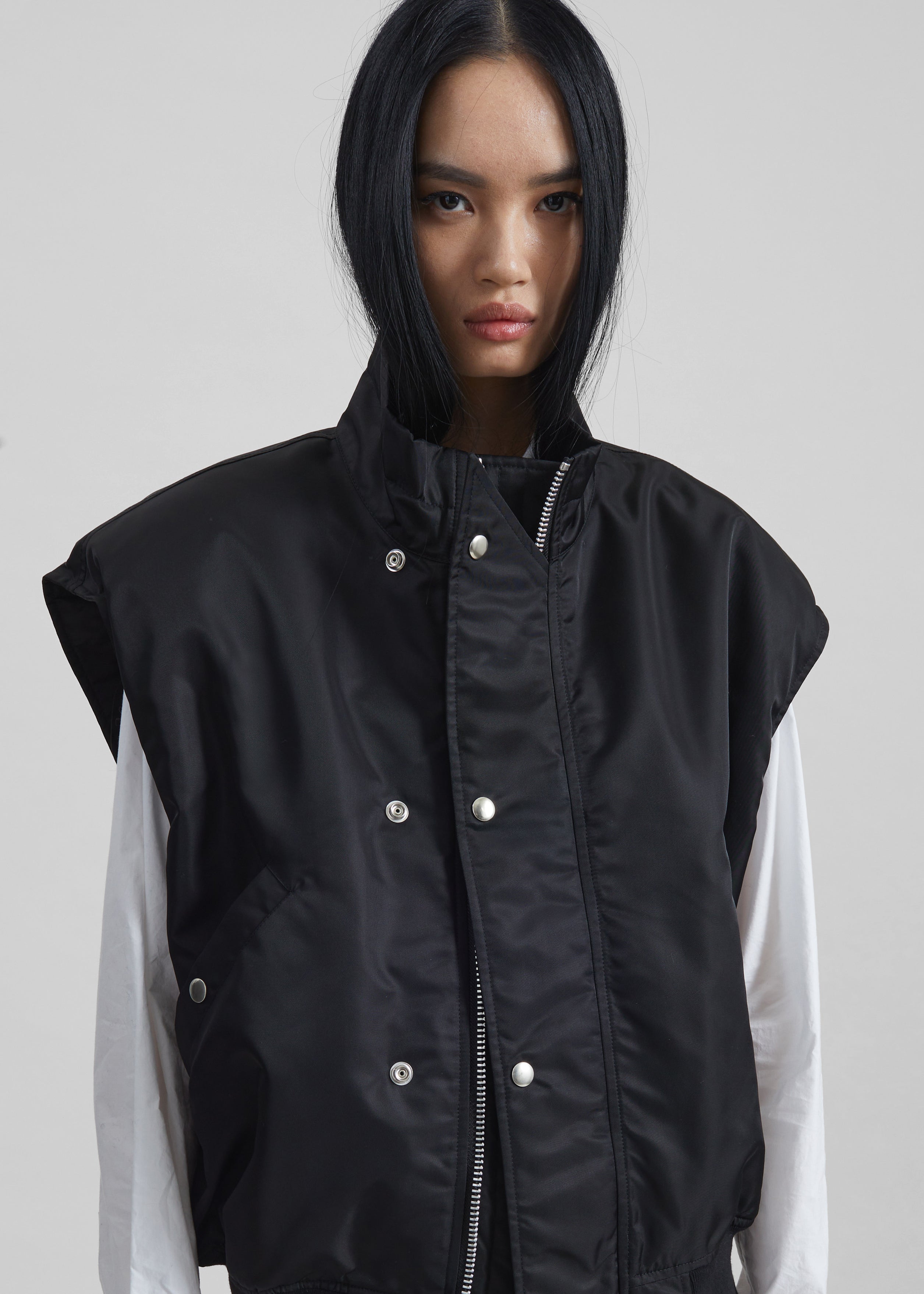Aysen Sleeveless Bomber Jacket - Black - 3