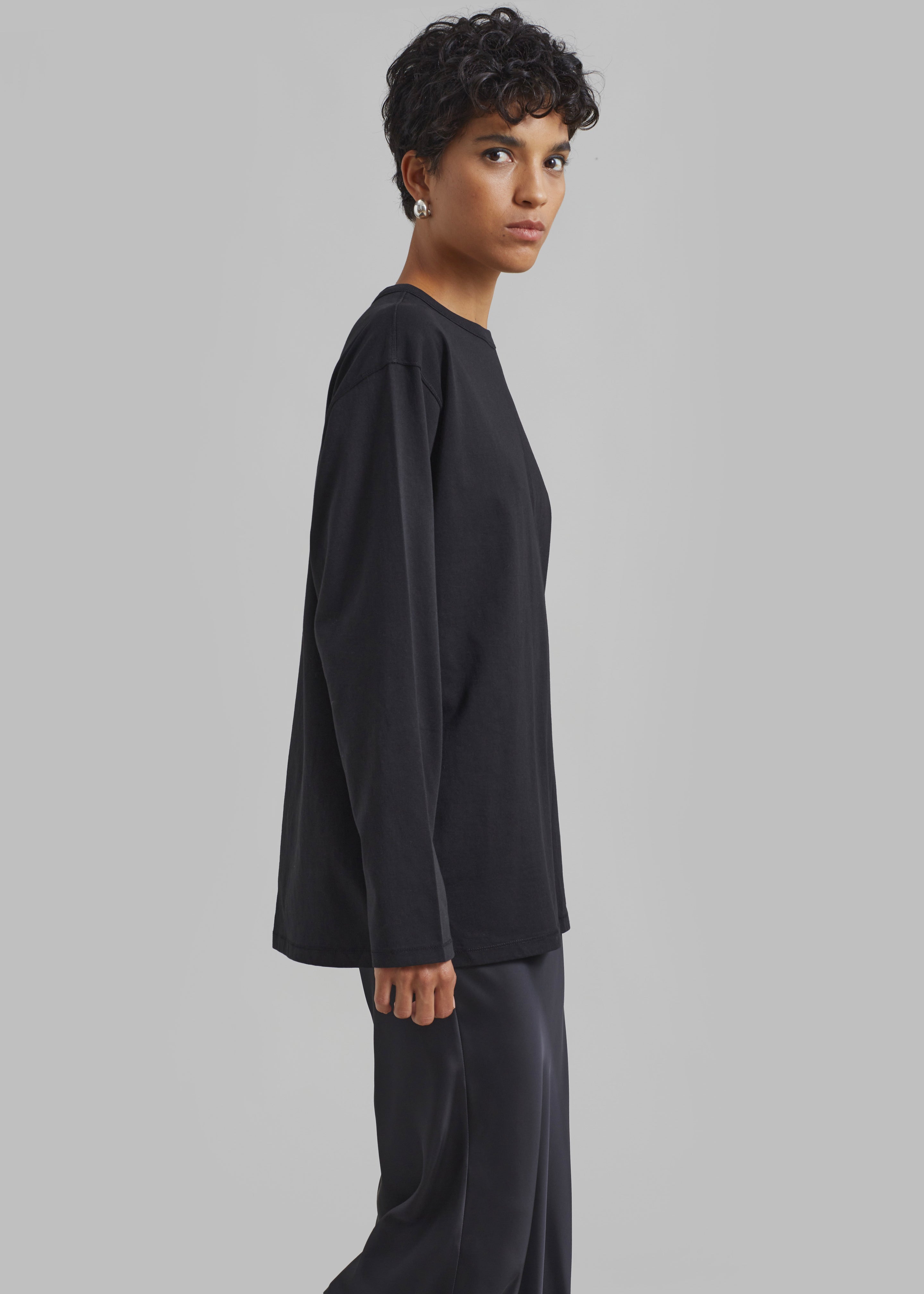 Bennett Long Sleeves Tee - Black – The Frankie Shop
