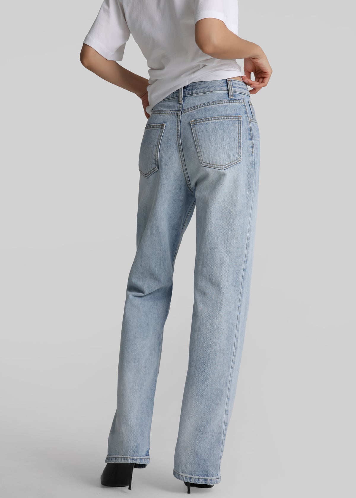 Braila Straight Leg Jeans - Light Wash - 11
