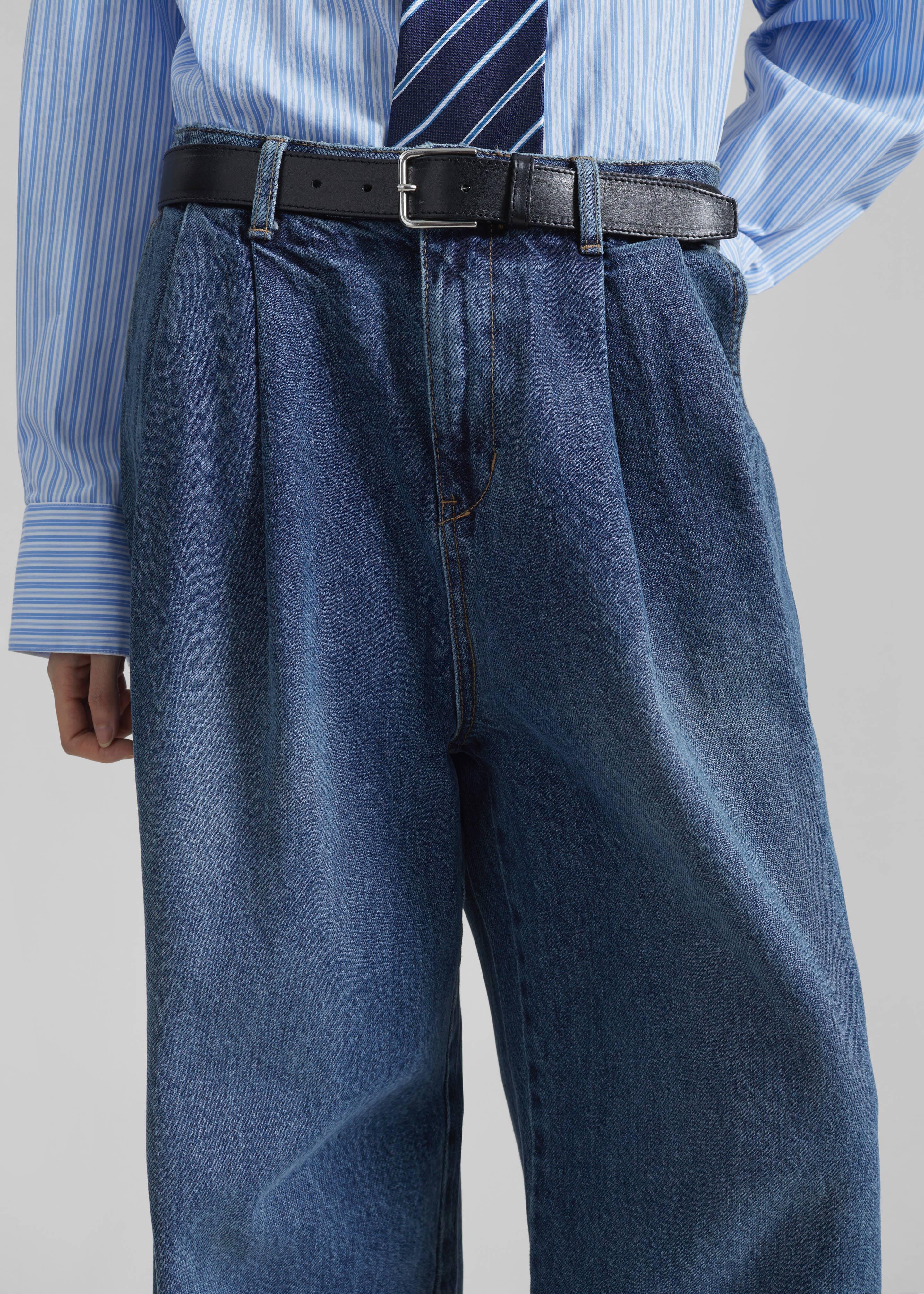 Buxton Pleated Wide Jeans - Medium Wash – The Frankie Shop
