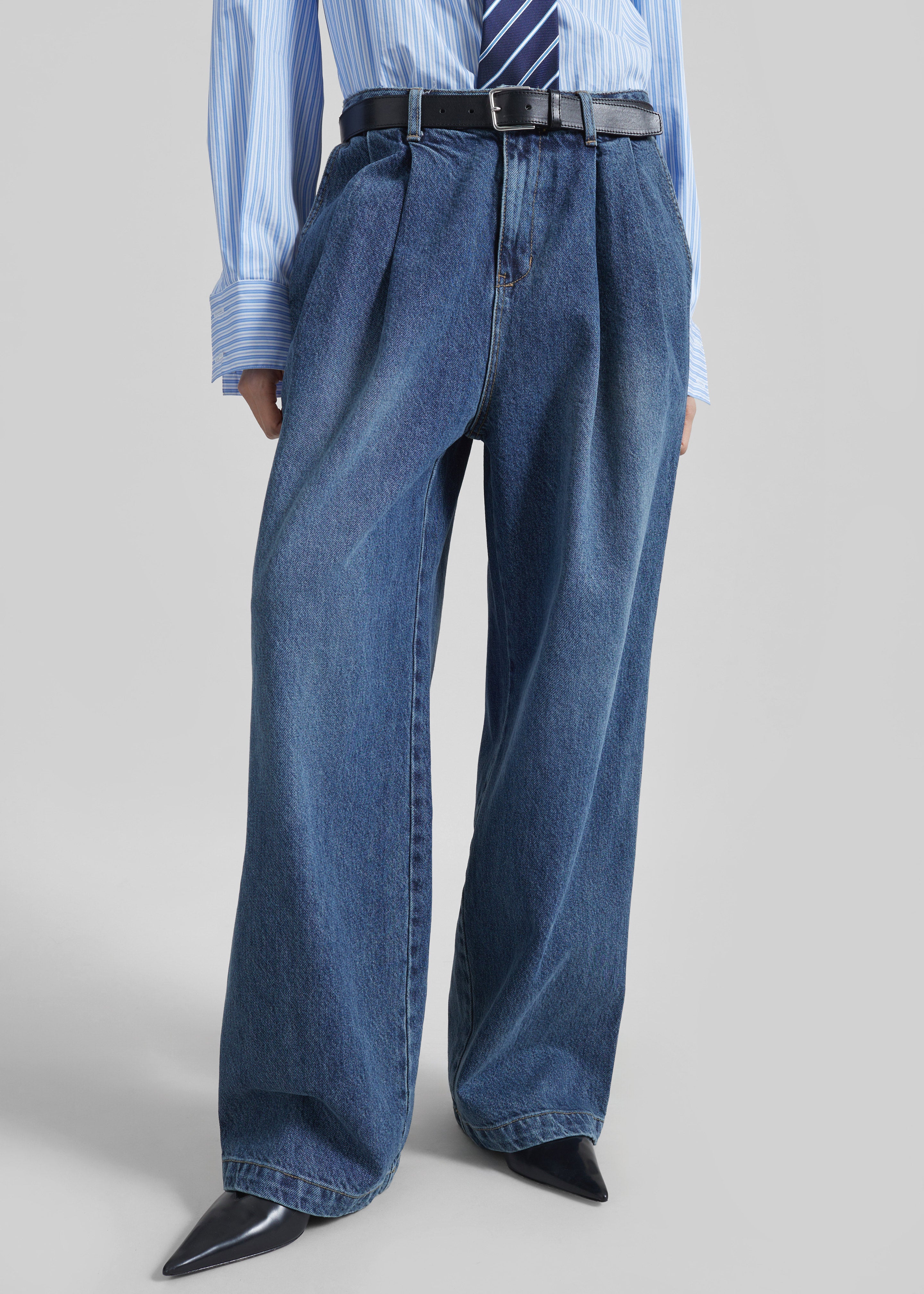 Buxton Pleated Wide Jeans - Medium Wash – The Frankie Shop