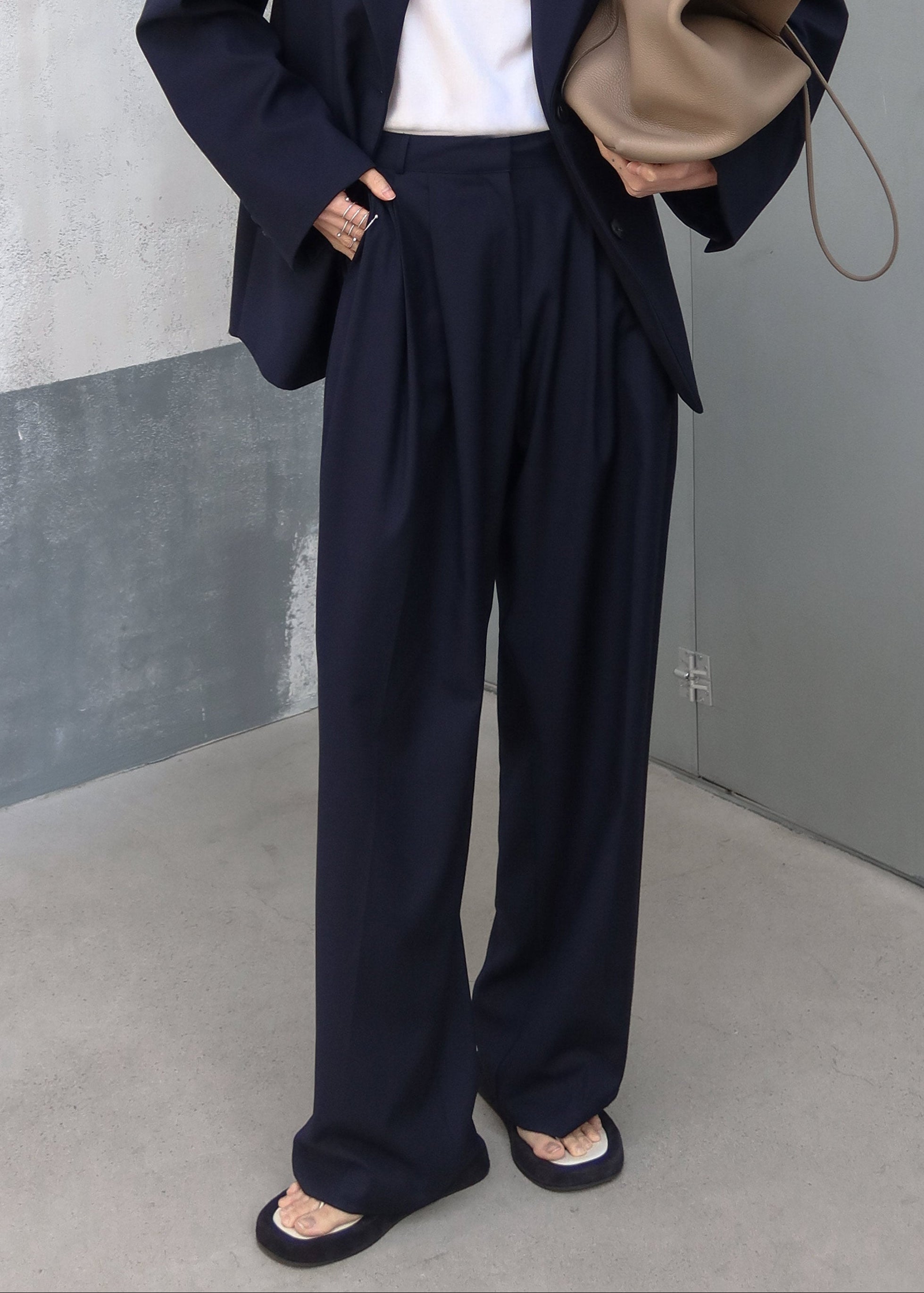 Canmore Pleated Trousers - Navy – The Frankie Shop