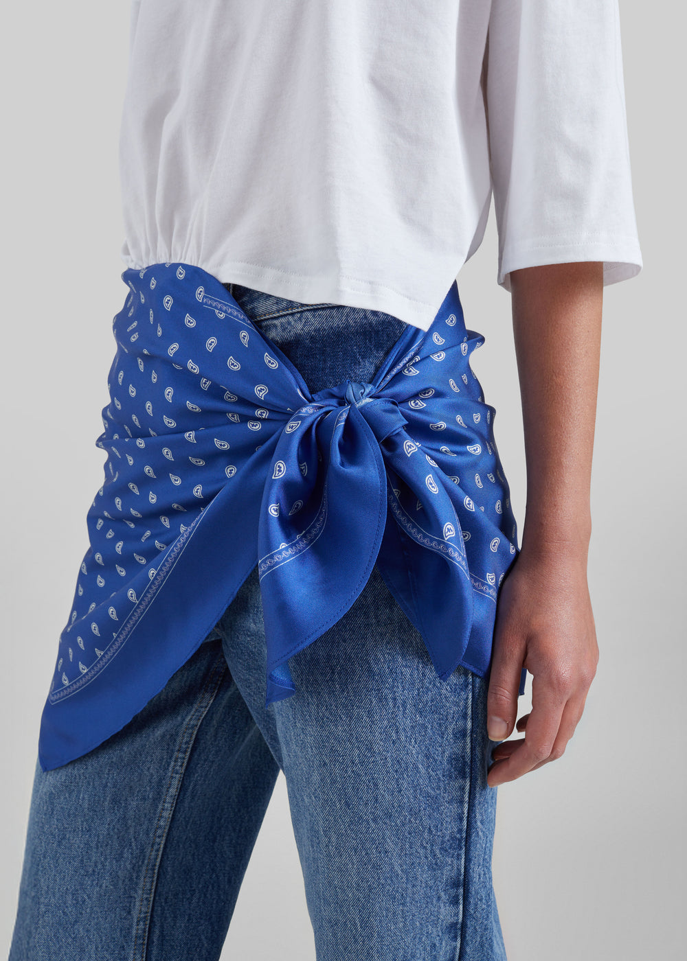 Christopher Esber Bandana Scarf Pareo Tee - White/Indigo Bandana Print - 1