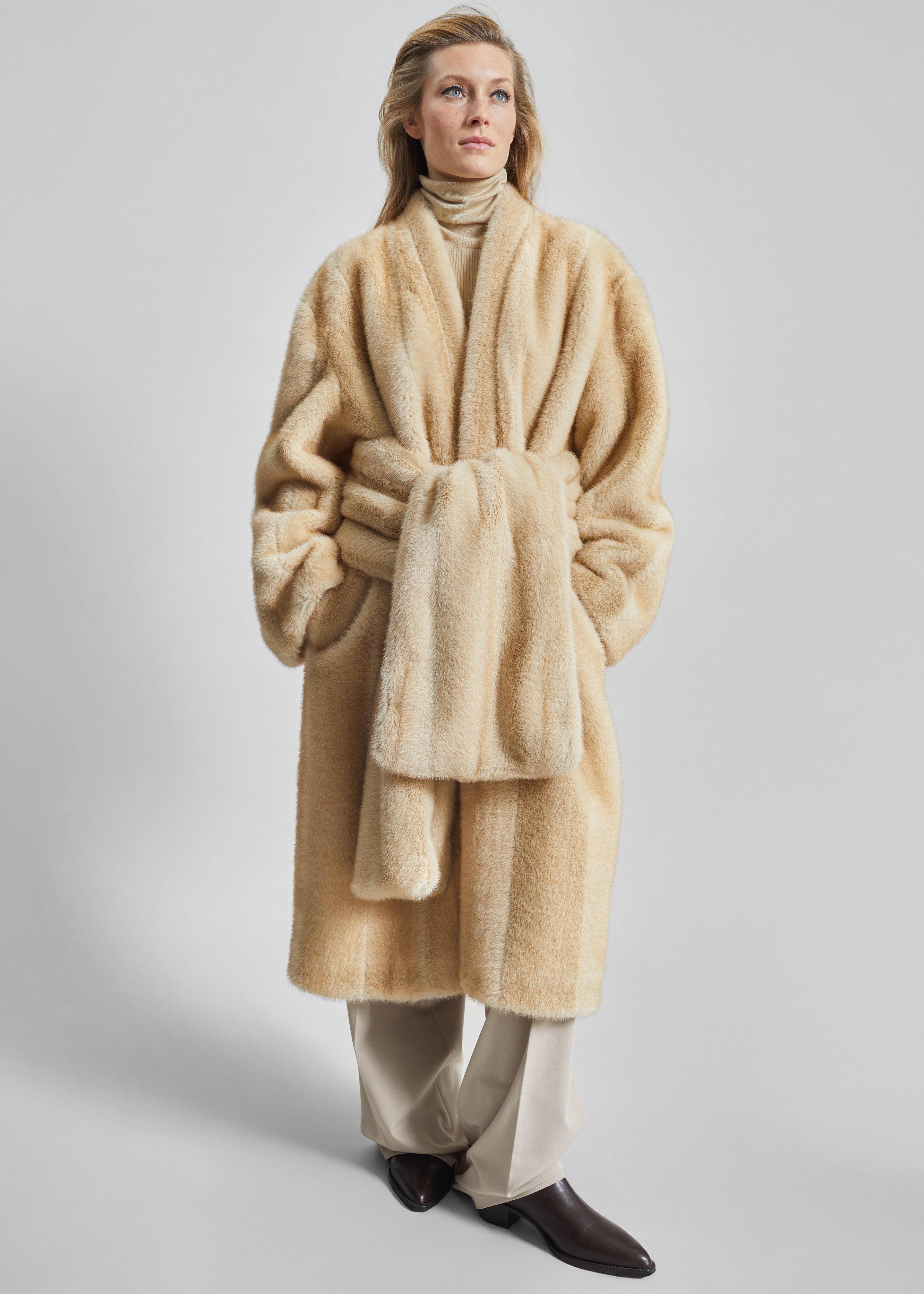 Ciasa Faux Fur Scarf - Beige – The Frankie Shop