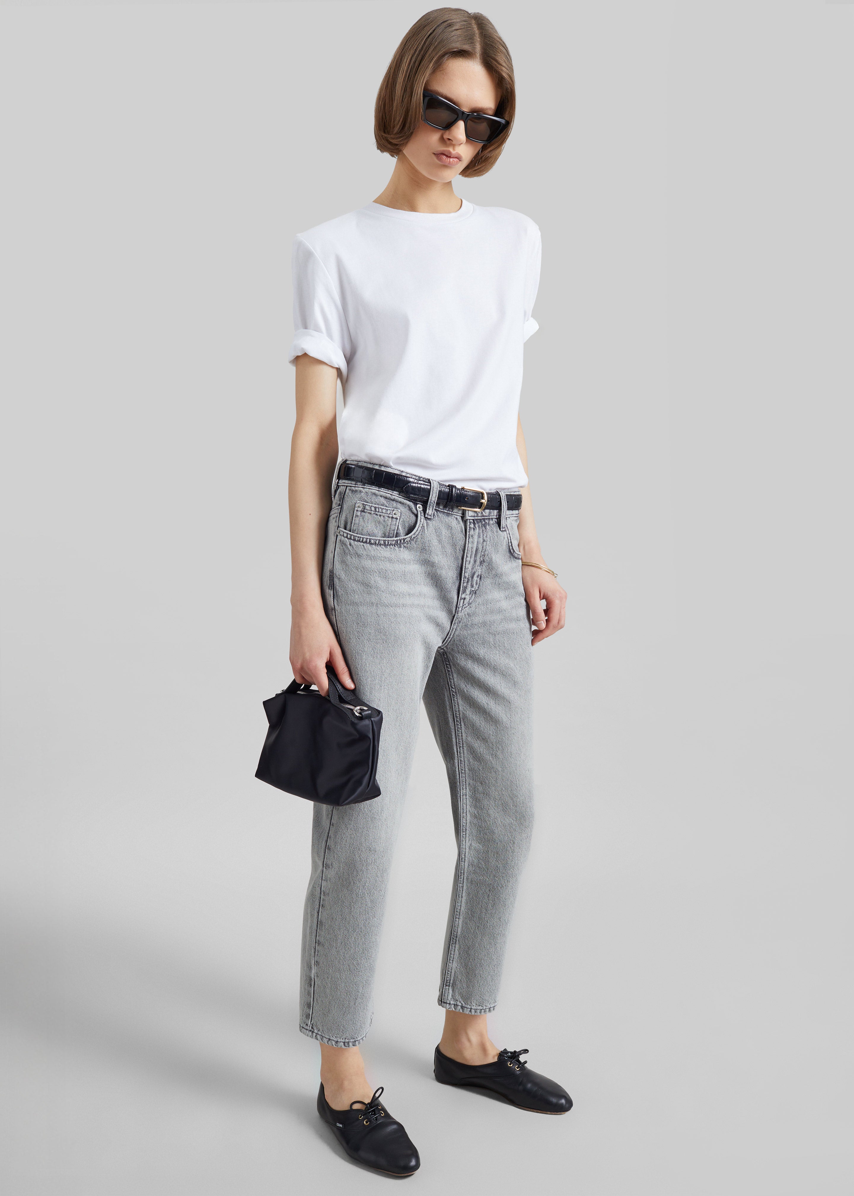 【GRISE】レザースクエアクロスシームアンクルフラット Cig Straight Jeans - Grey Wash – The Frankie Shop