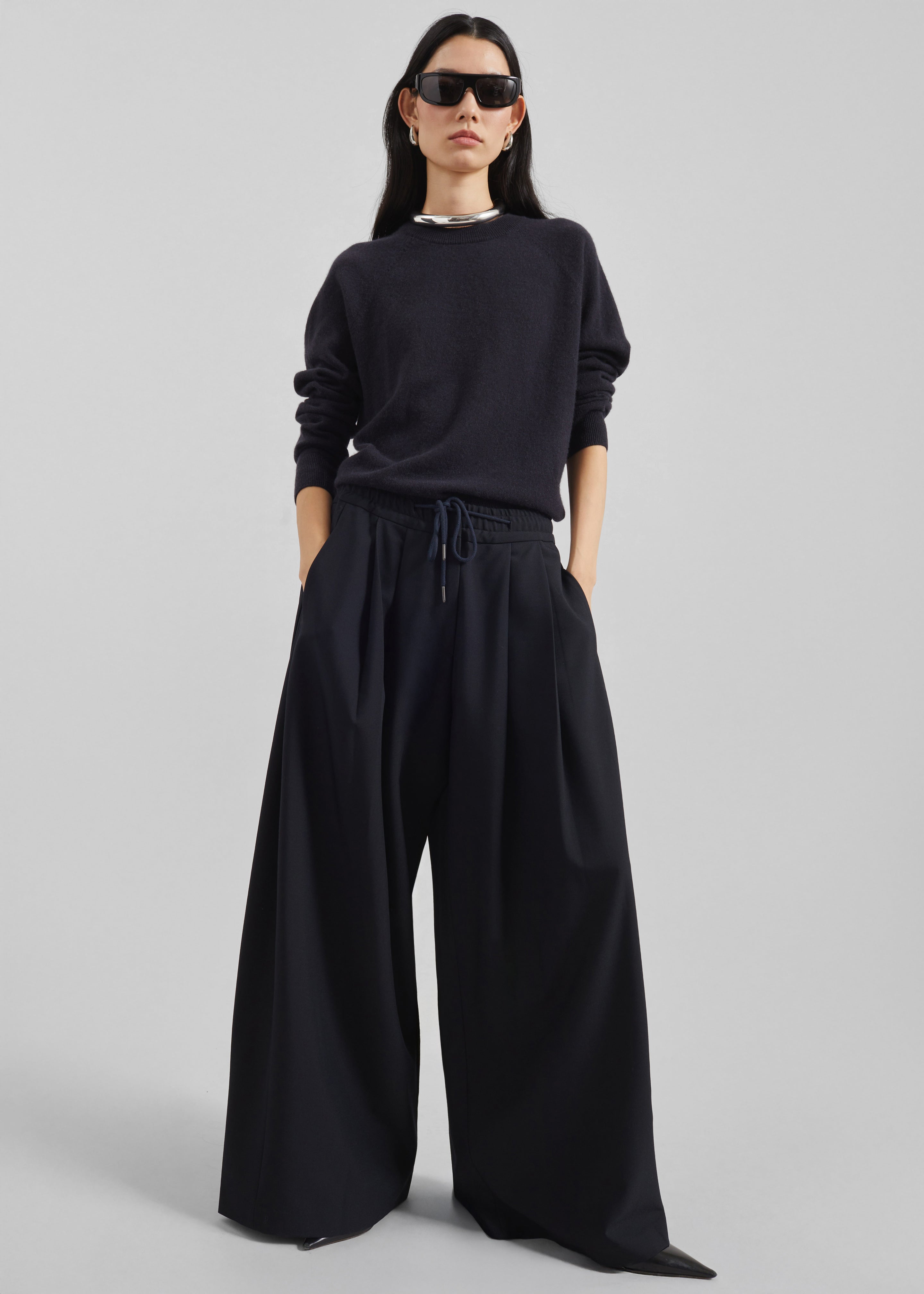Corlen Pleated Wide Pants - Dark Navy – The Frankie Shop