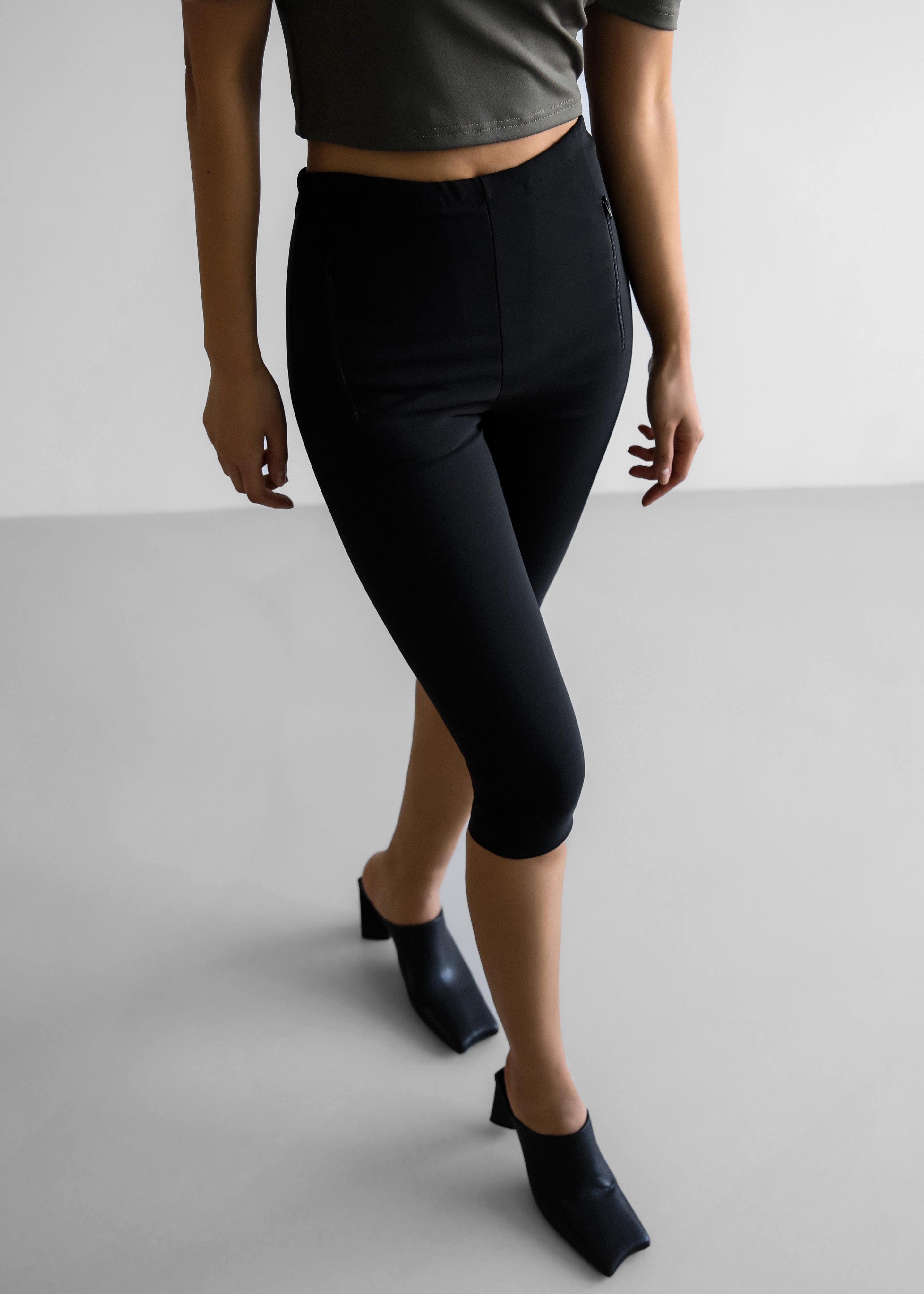 Desara Capri Leggings - Black - 8