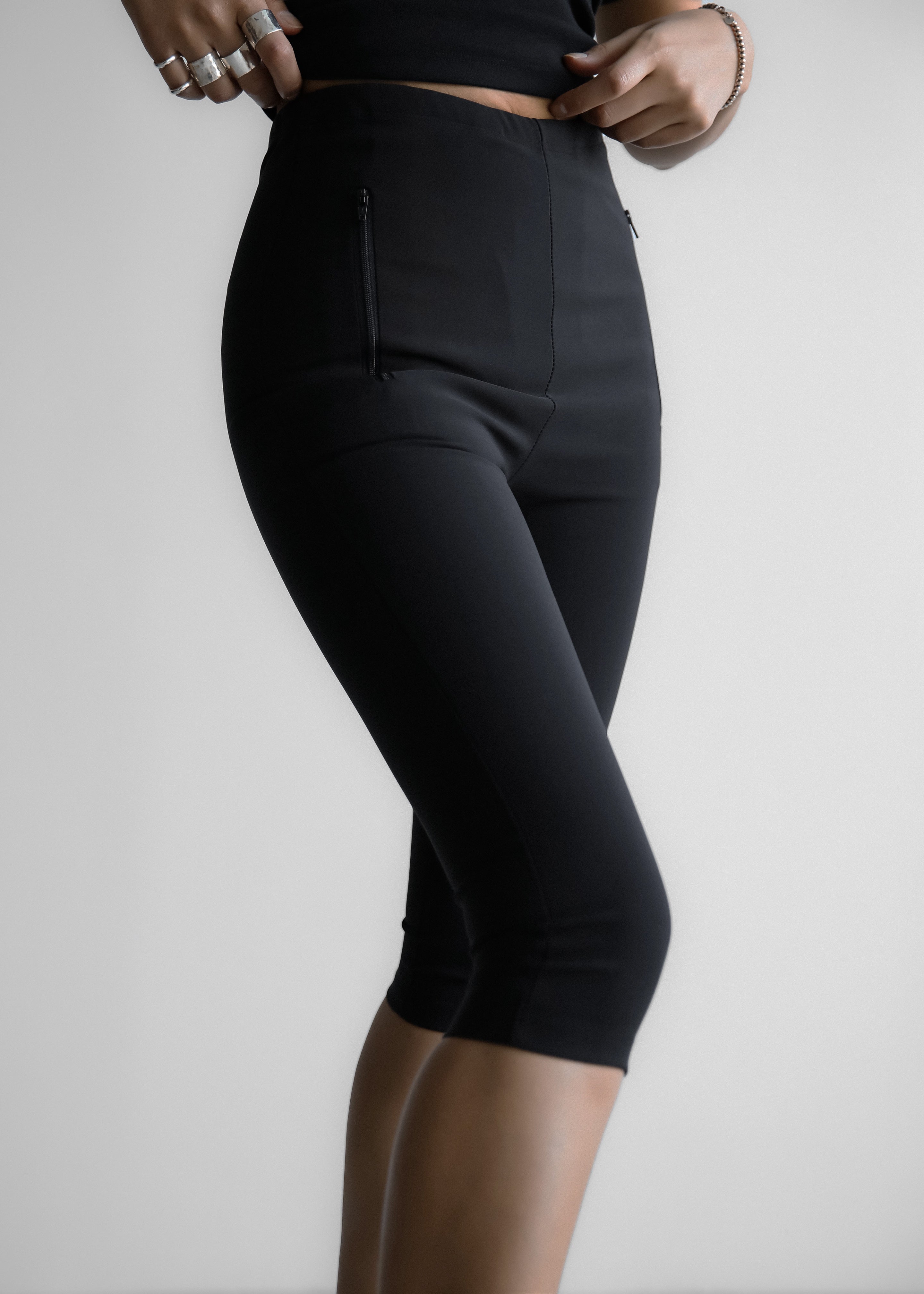 Desara Capri Leggings - Black - 1