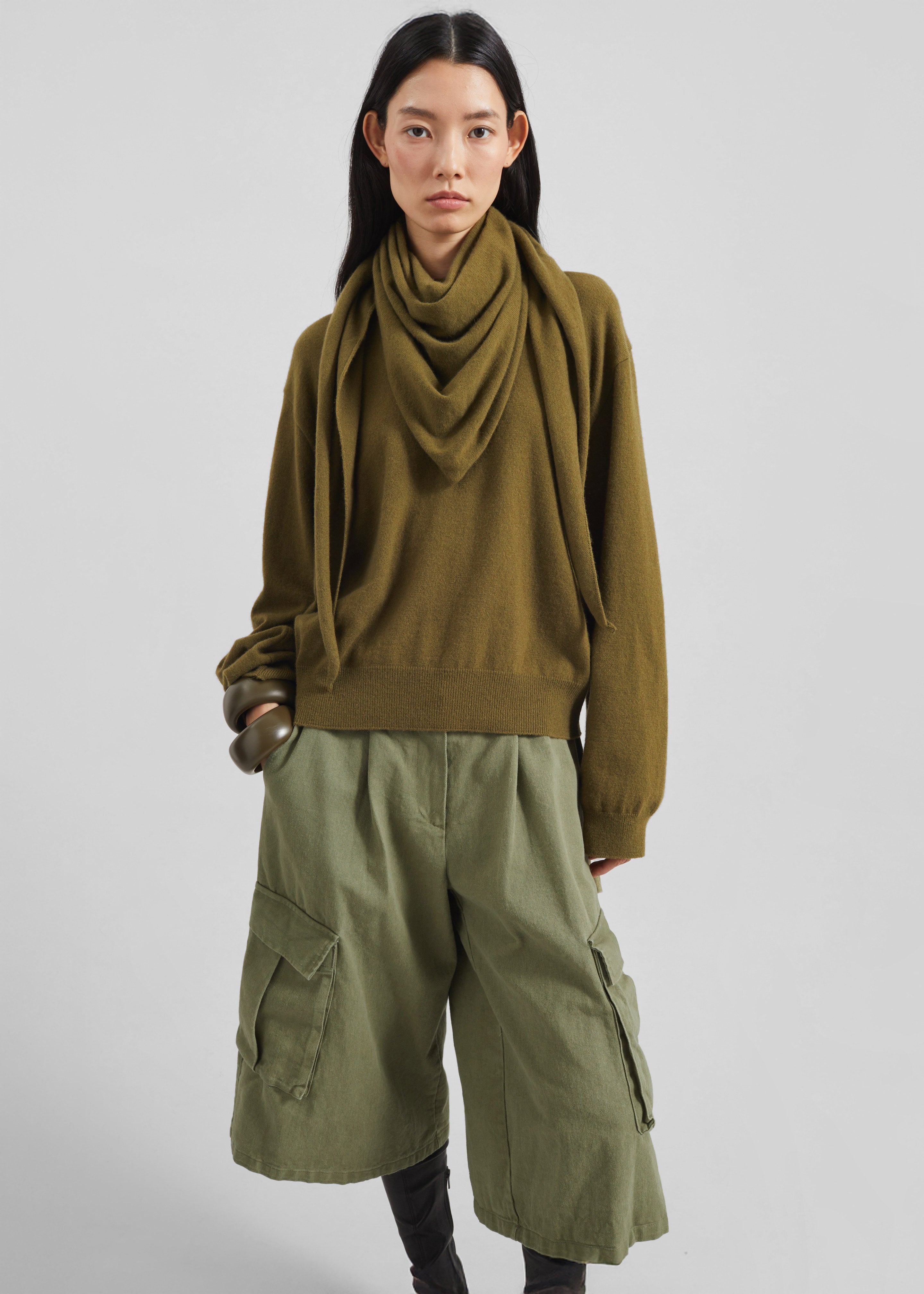 Dorva Cargo Bermuda Shorts - Pale Olive - 5