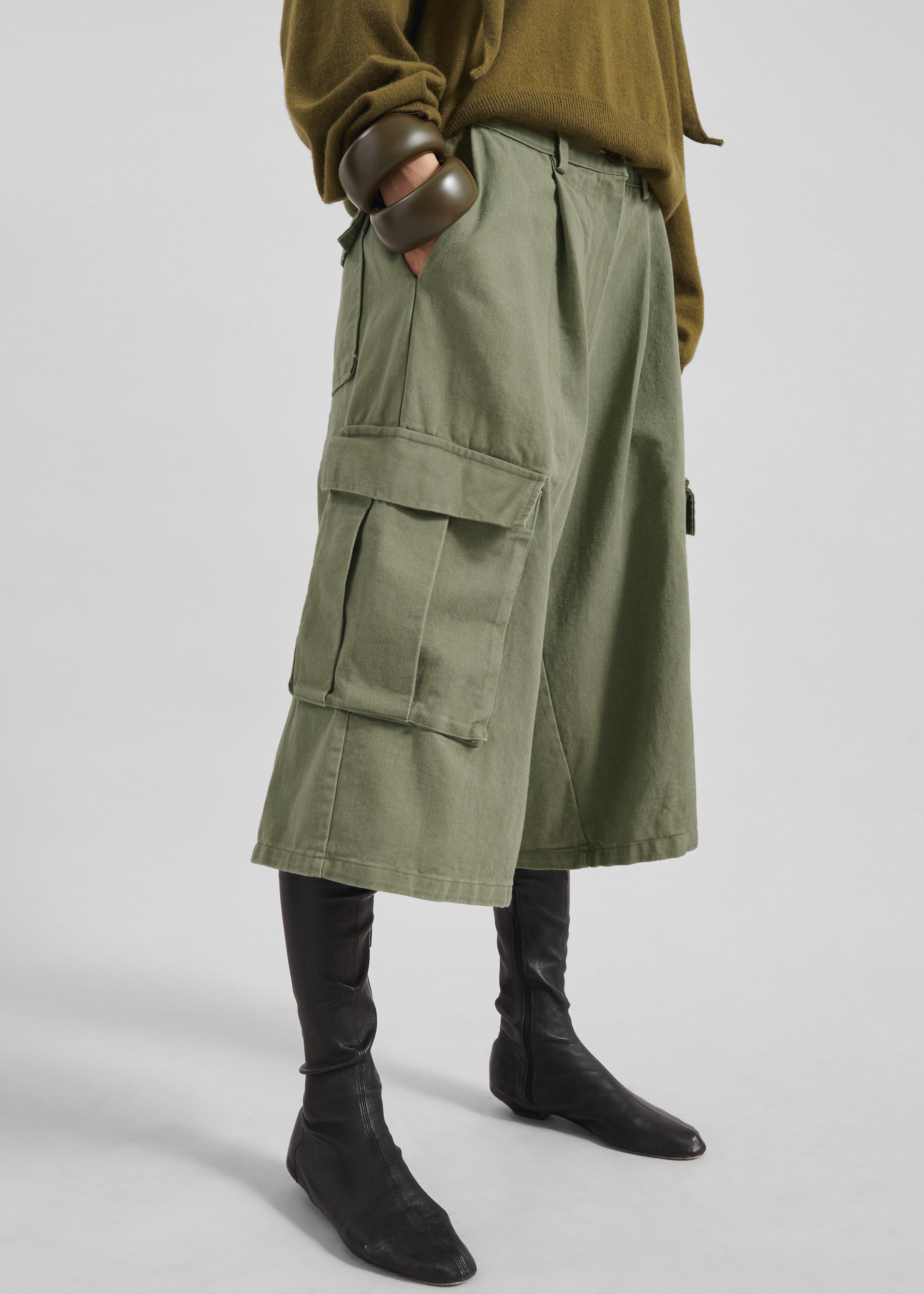 Dorva Cargo Bermuda Shorts - Pale Olive - 3
