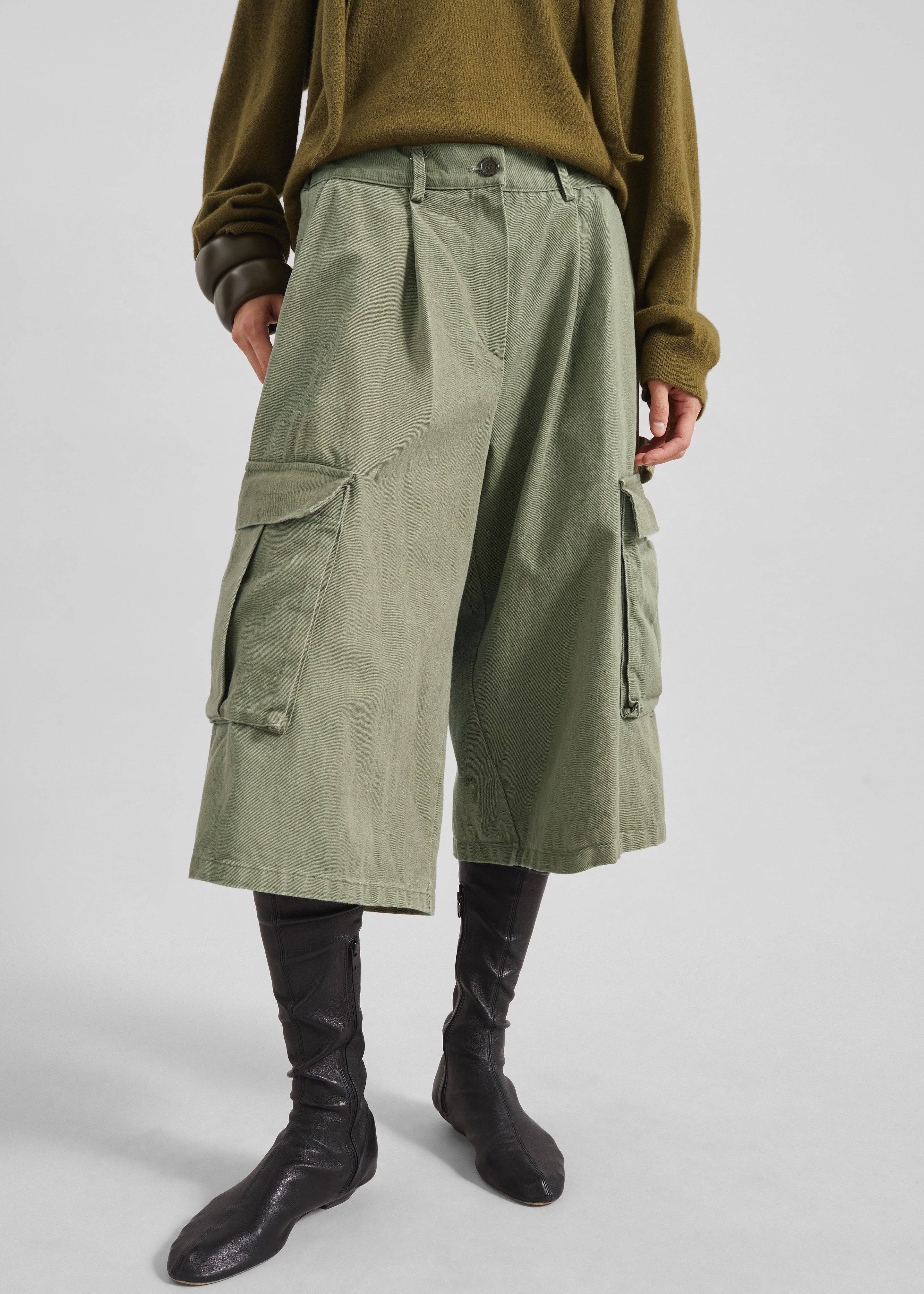 Dorva Cargo Bermuda Shorts - Pale Olive - 7