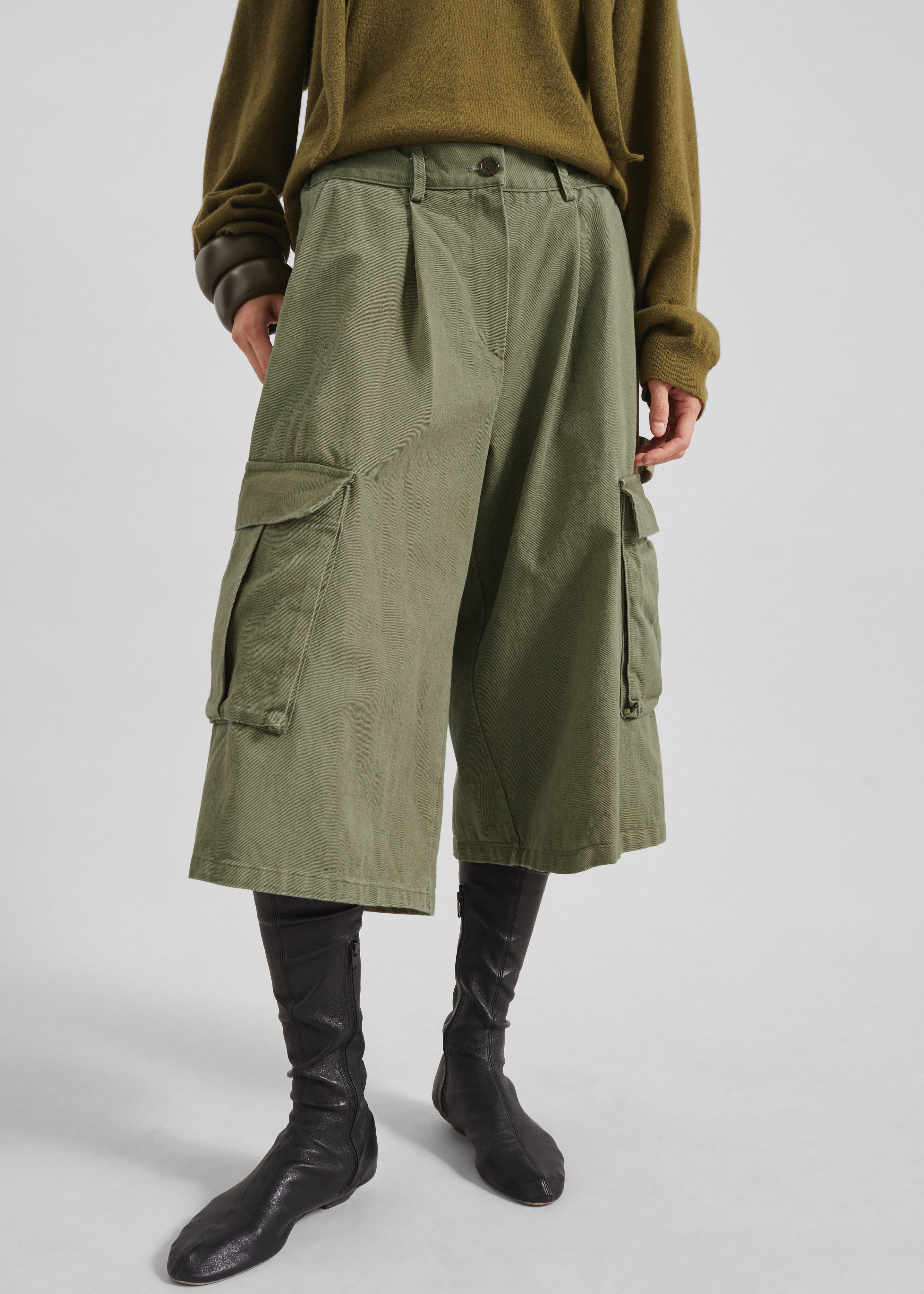 Dorva Cargo Bermuda Shorts - Pale Olive - 4