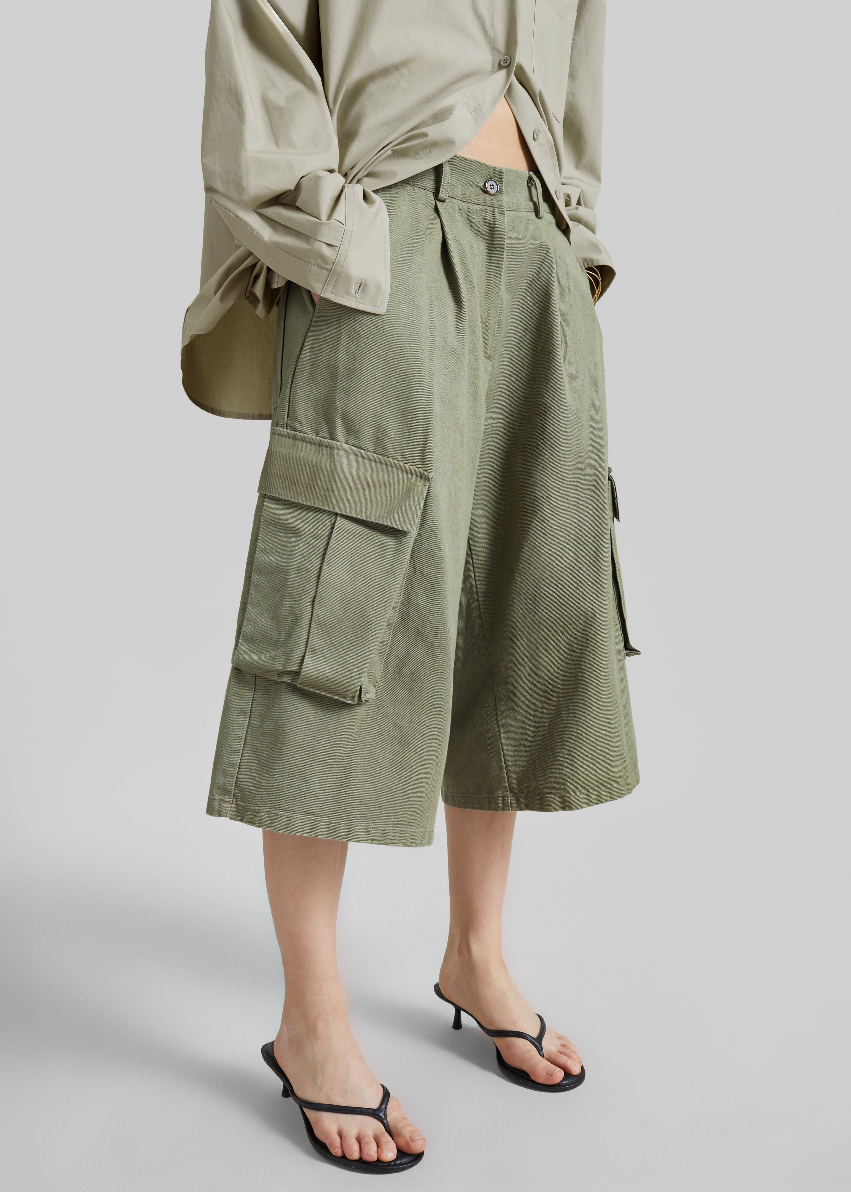 Dorva Cargo Bermuda Shorts - Pale Olive – The Frankie Shop