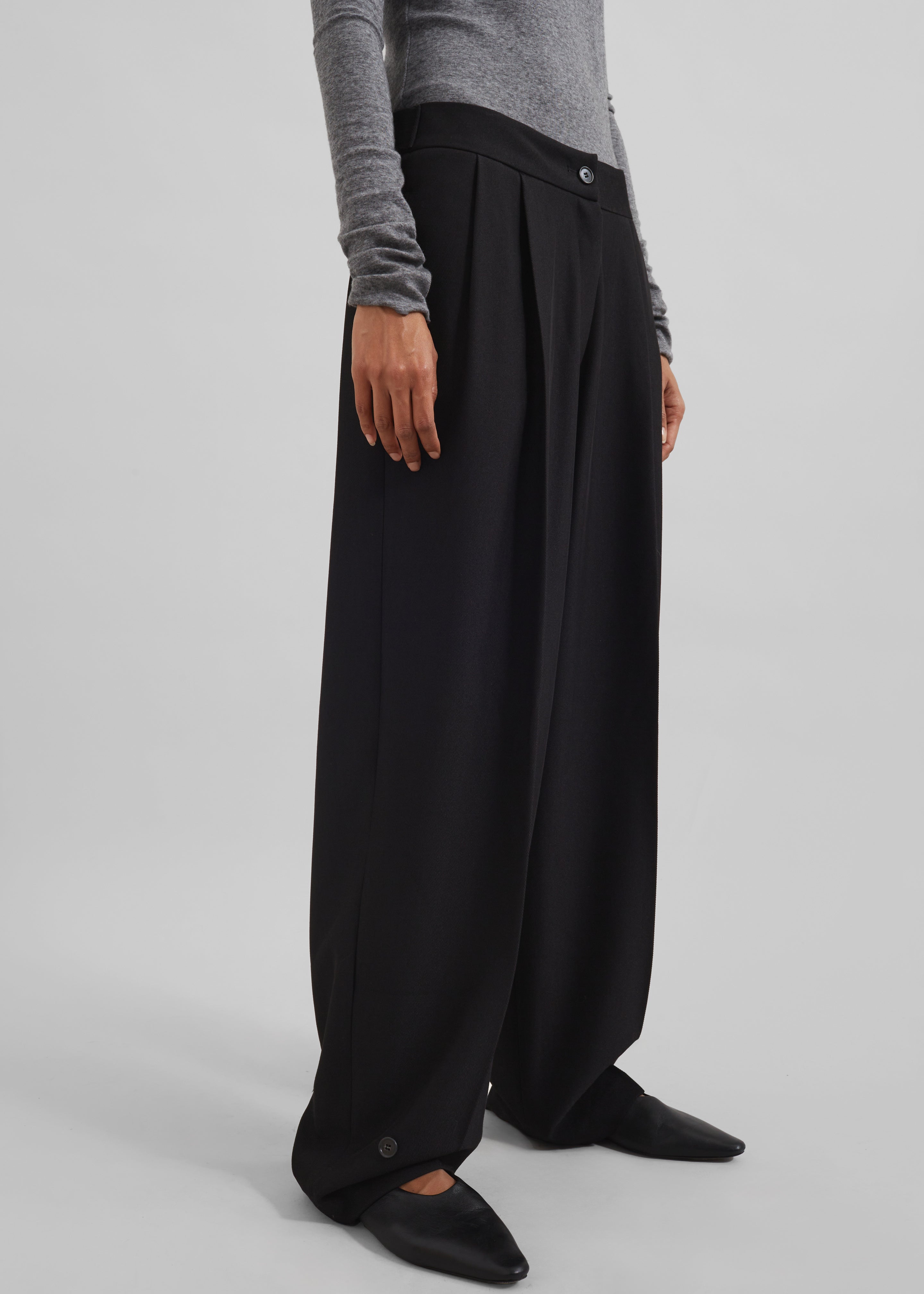 Doyer Pleated Trousers - Black – The Frankie Shop