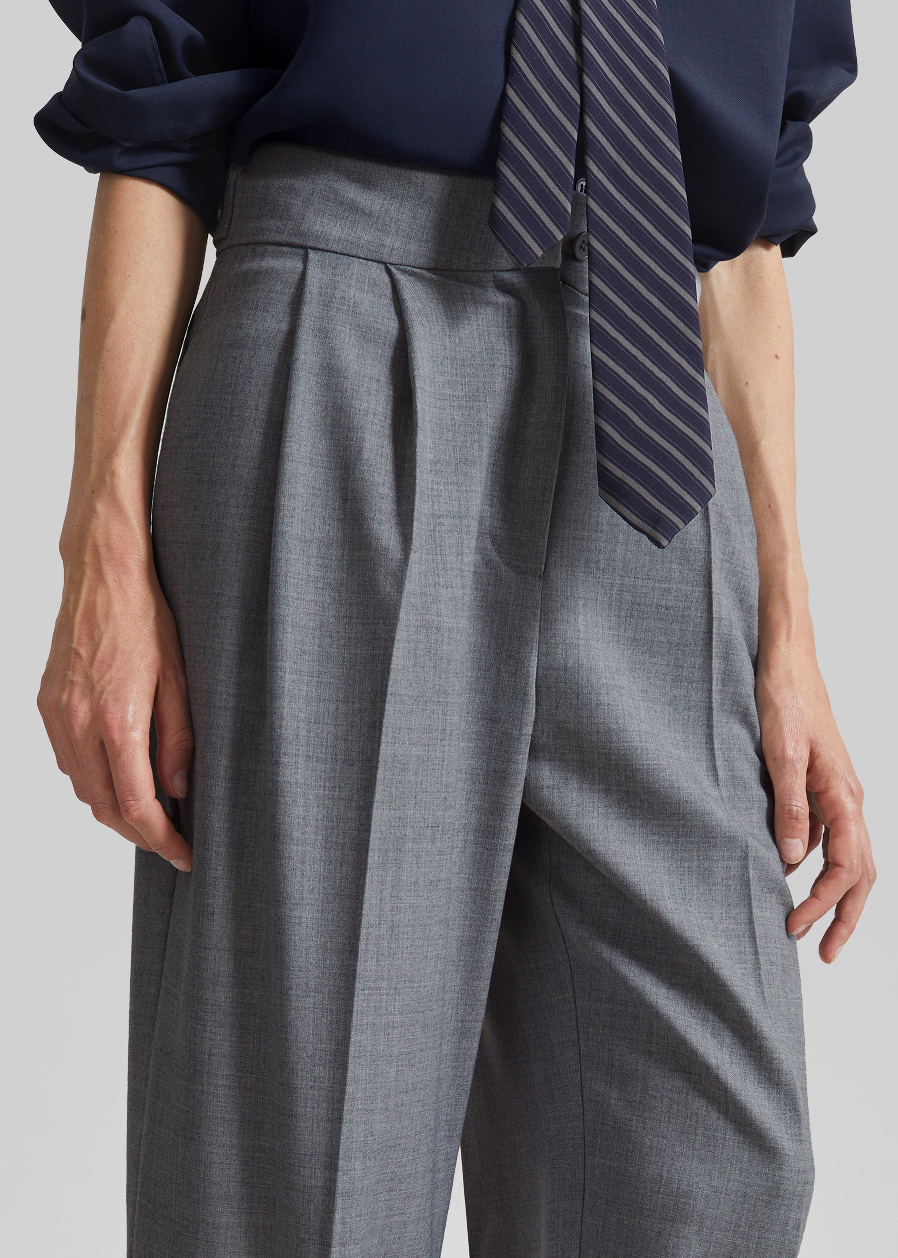 Doyer Pleated Trousers - Light Grey - 6