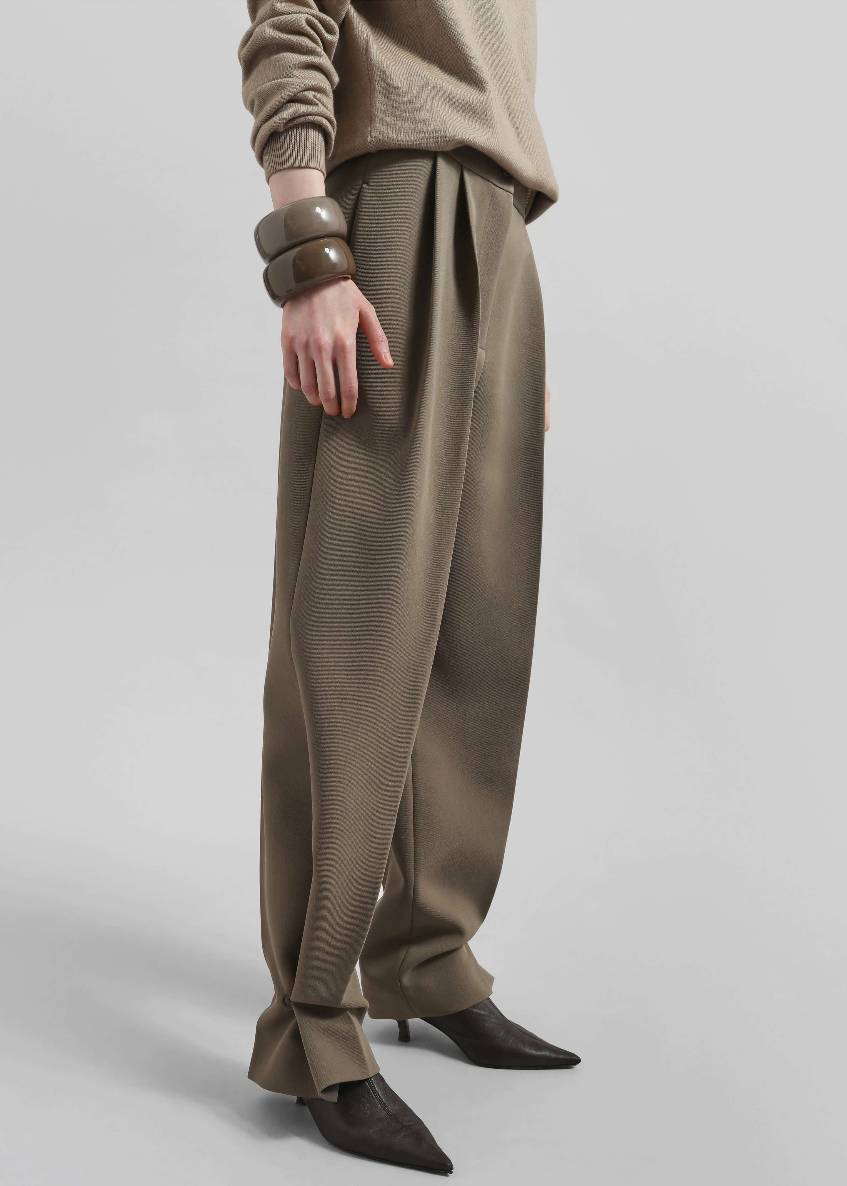 Doyer Pleated Trousers - Moss Green – The Frankie Shop