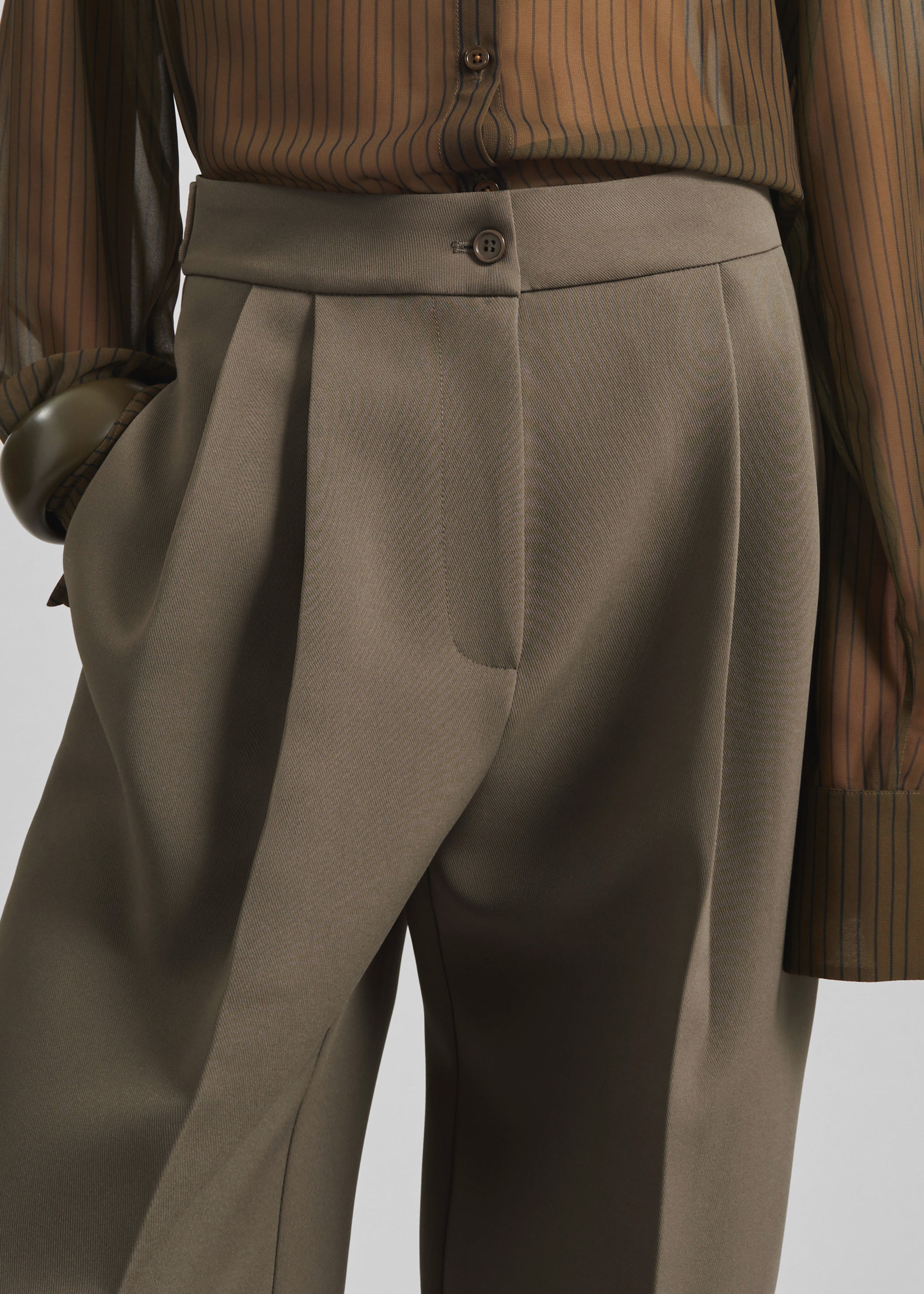 Doyer Pleated Trousers - Moss Green – The Frankie Shop