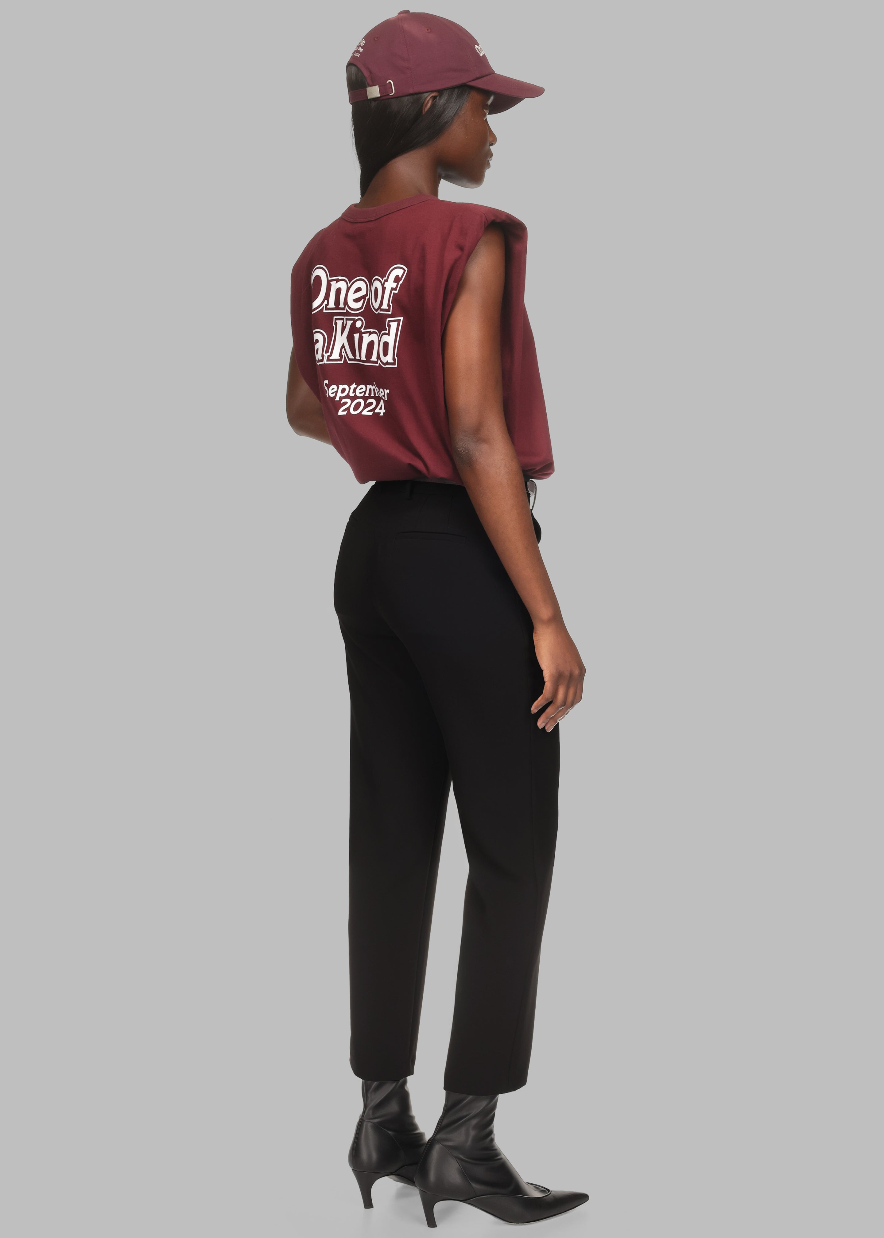 Eva Padded Shoulder Muscle T-Shirt x Barbie™ - Burgundy - 3