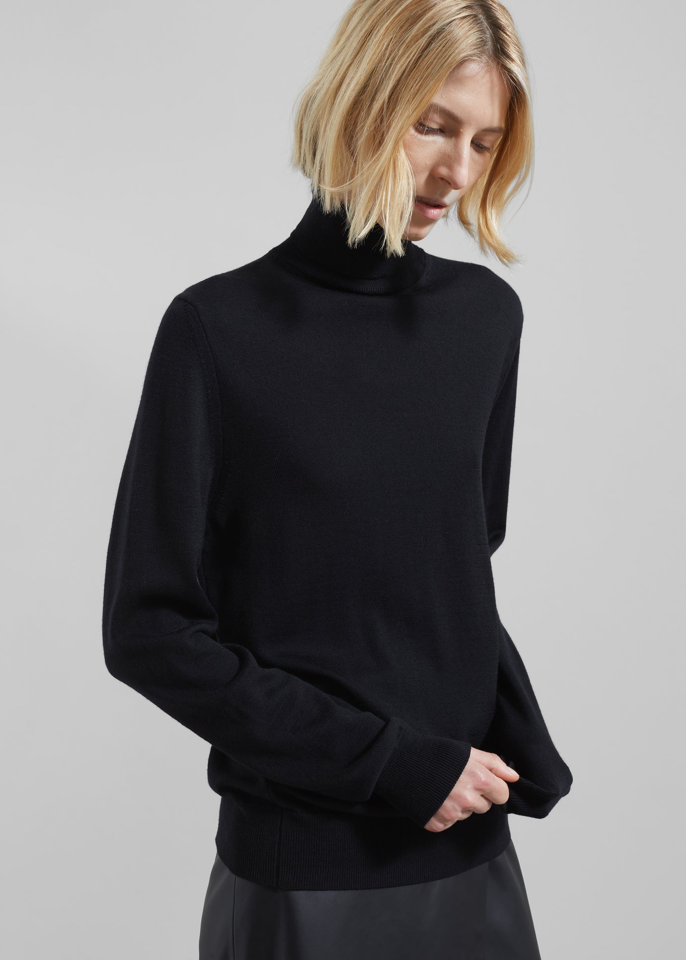 Eve Thin Turtleneck Sweater - Black - 1