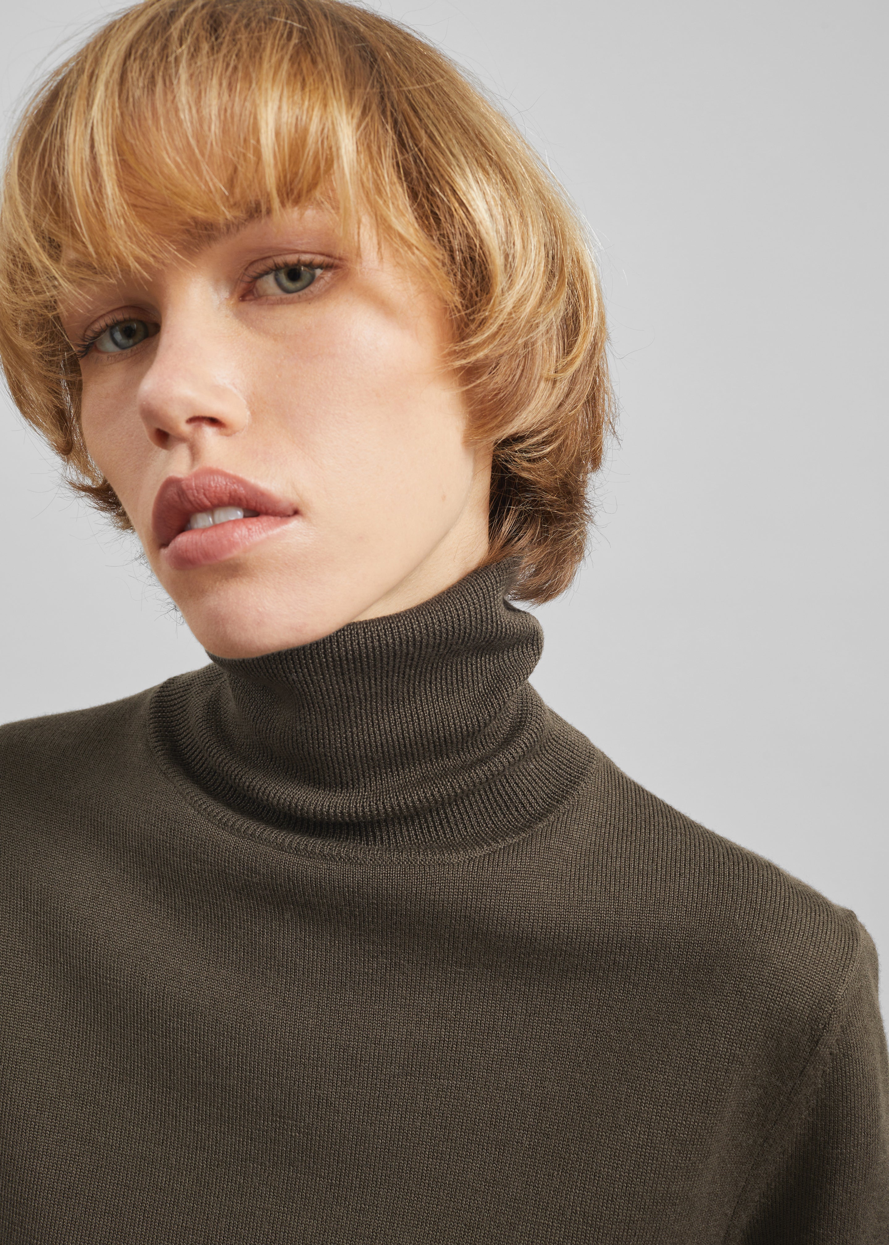 Eve Thin Turtleneck Sweater - Olive - 4
