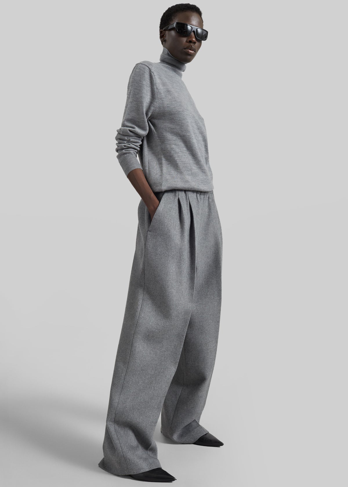 Eve Thin Turtleneck Sweater - Light Grey