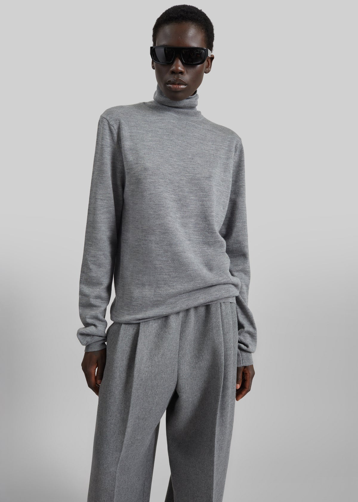 Eve Thin Turtleneck Sweater - Light Grey