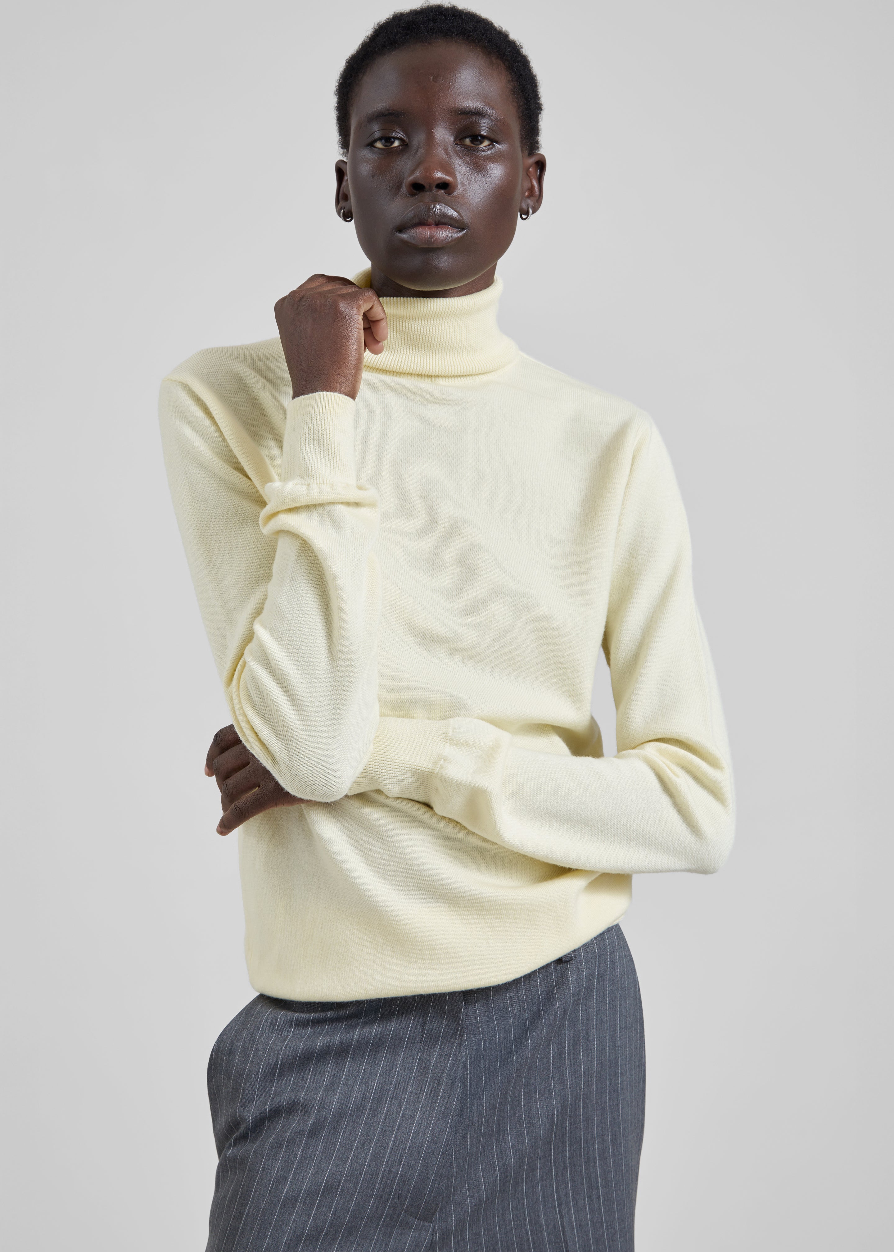 Eve Thin Turtleneck Sweater - Pale Yellow - 2