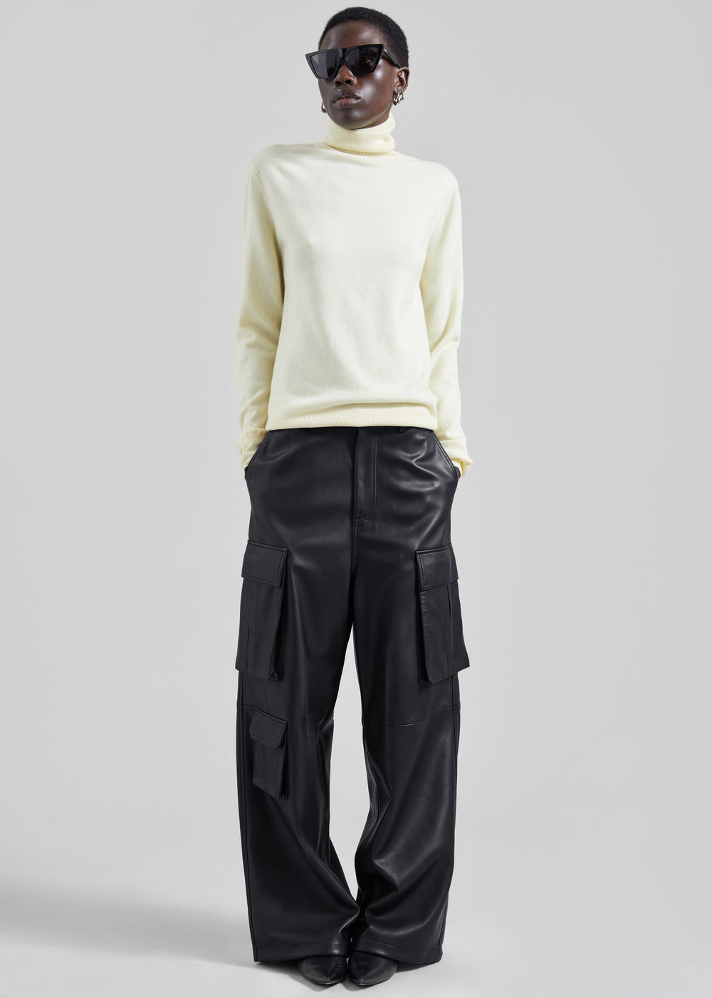 Eve Thin Turtleneck Sweater - Pale Yellow