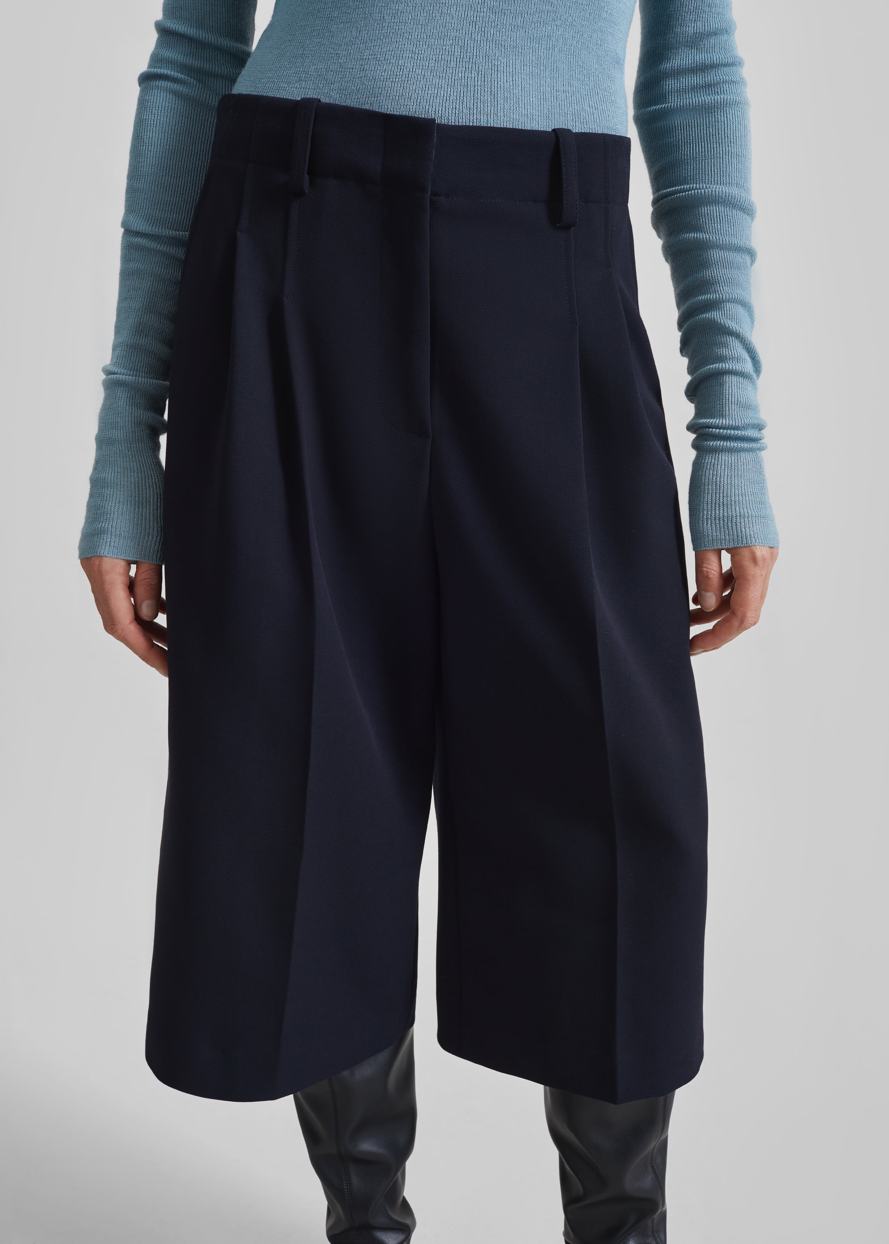 Gio Wool Pleated Bermuda Shorts - Navy - 6