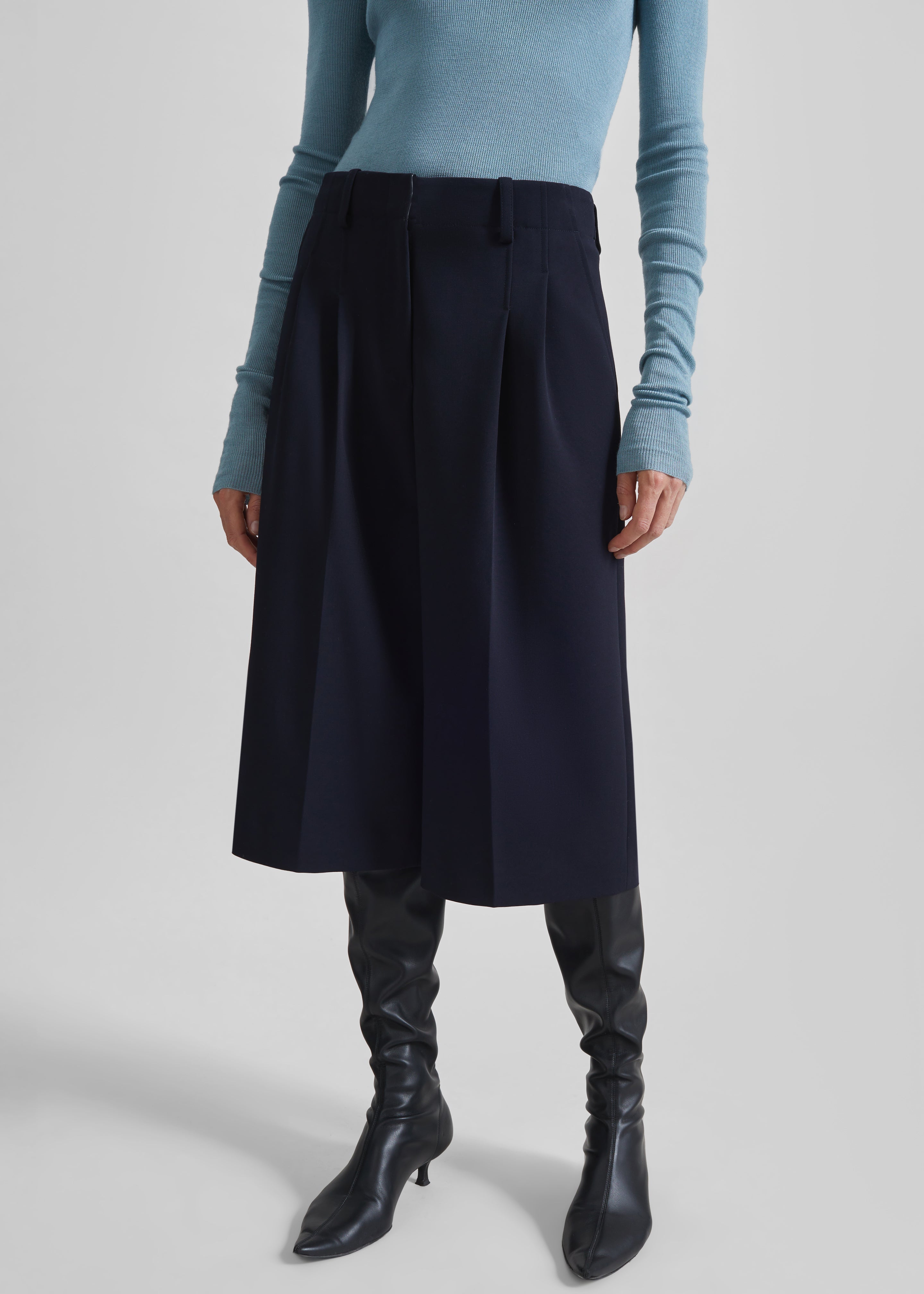 Gio Wool Pleated Bermuda Shorts - Navy - 2