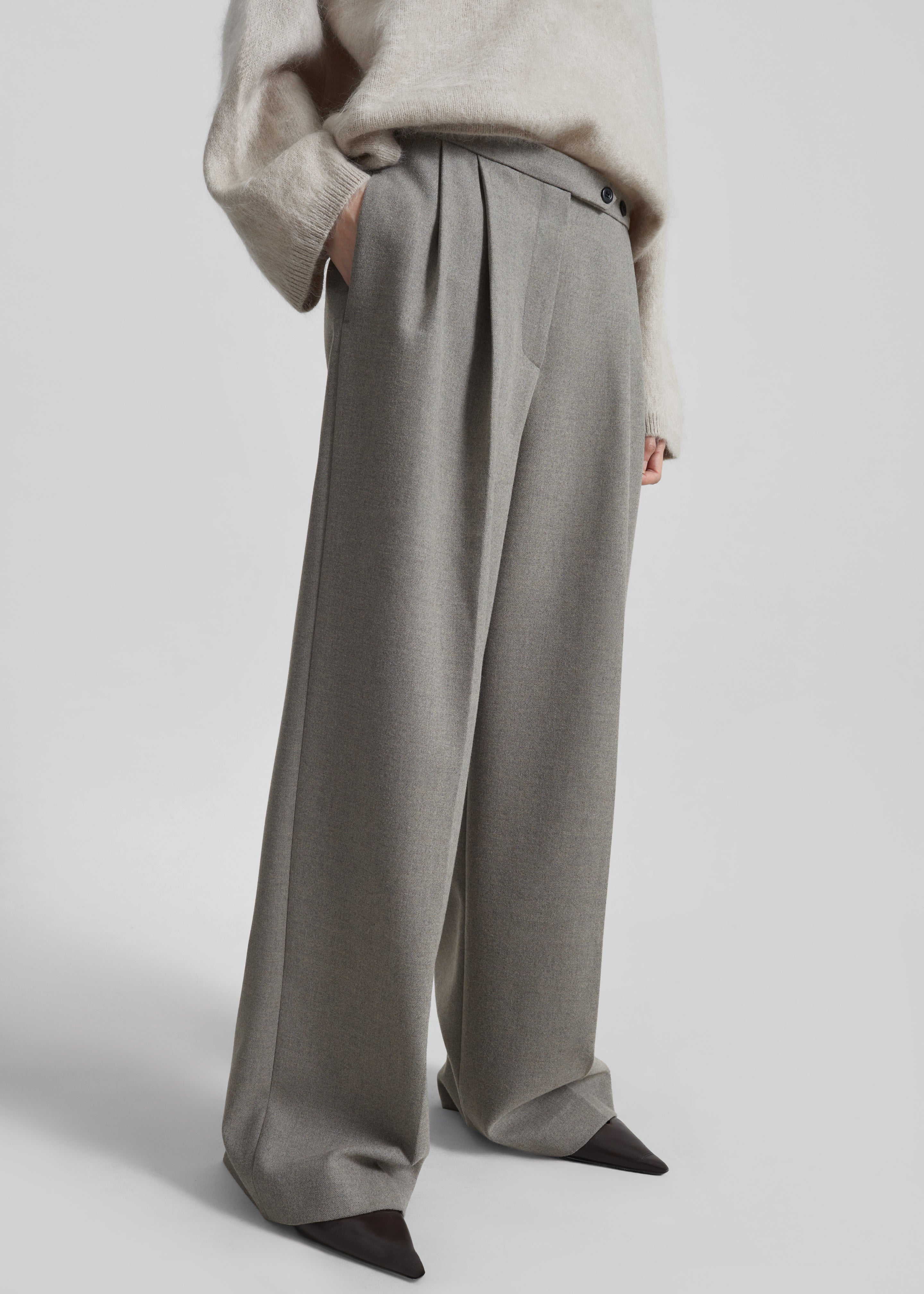 Haflso Pleated Wide Trousers - Beige Melange – The Frankie Shop