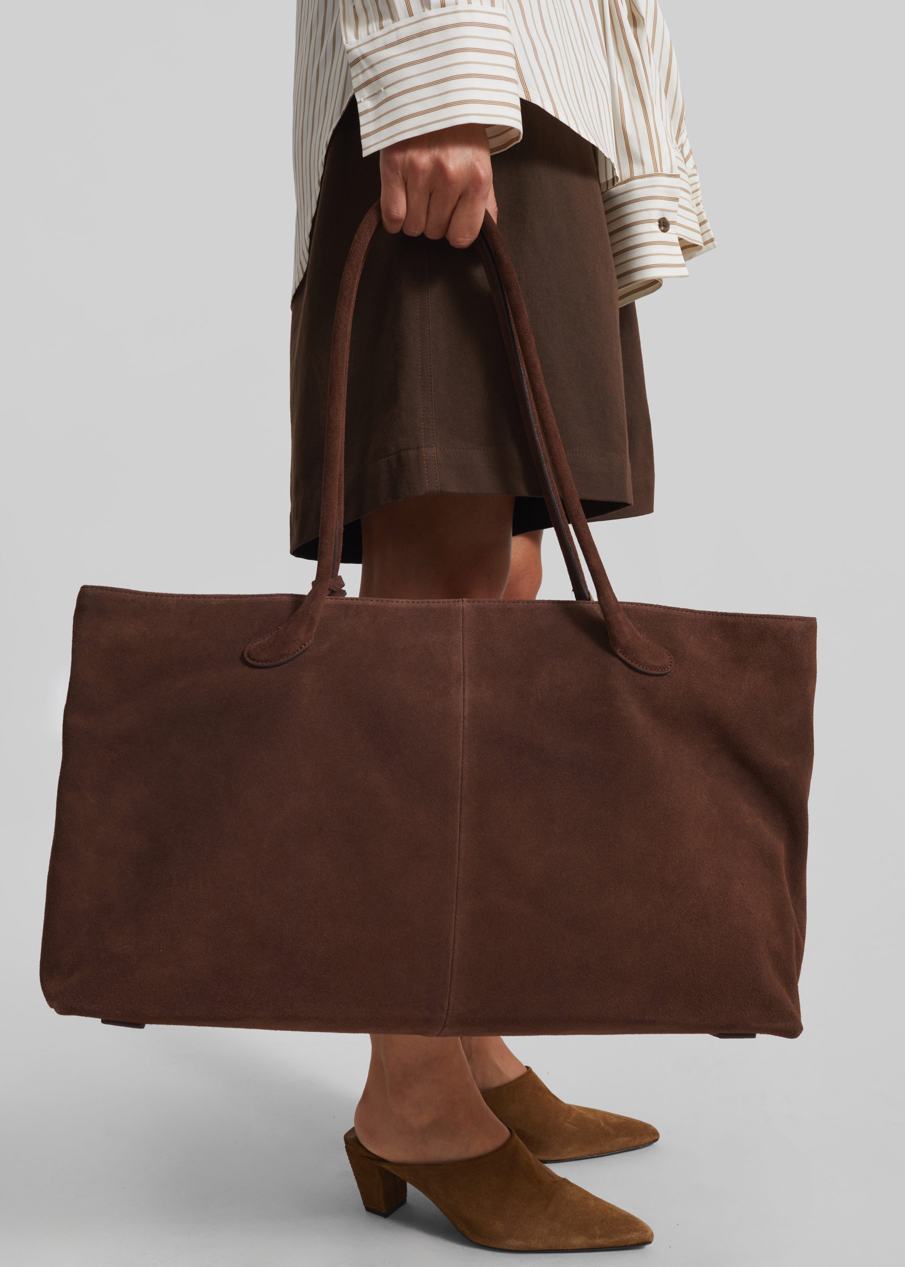 Low Classic Haricot Bag - Suede Brown – The Frankie Shop