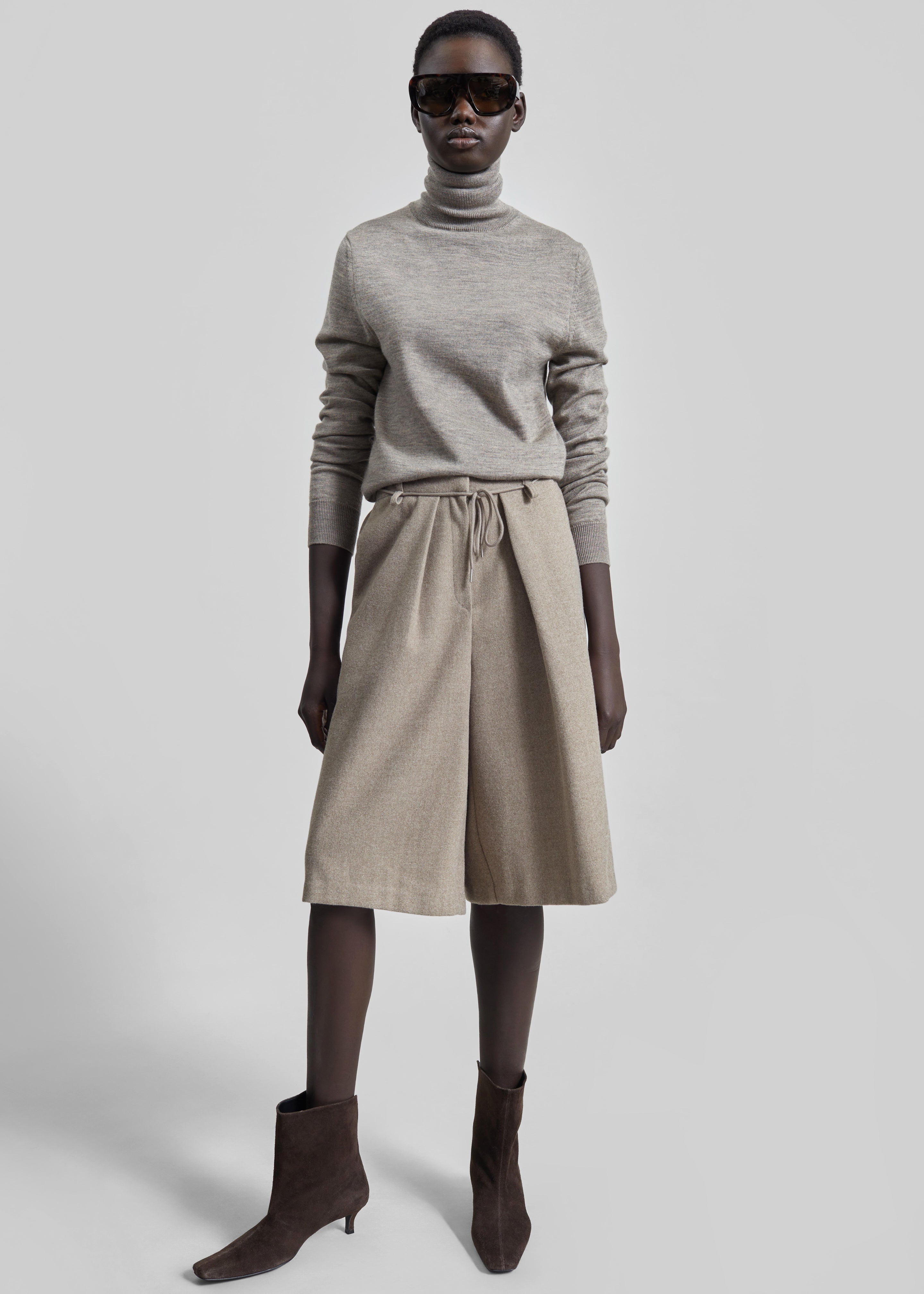 Hemavan Bermuda Shorts - Taupe - 1